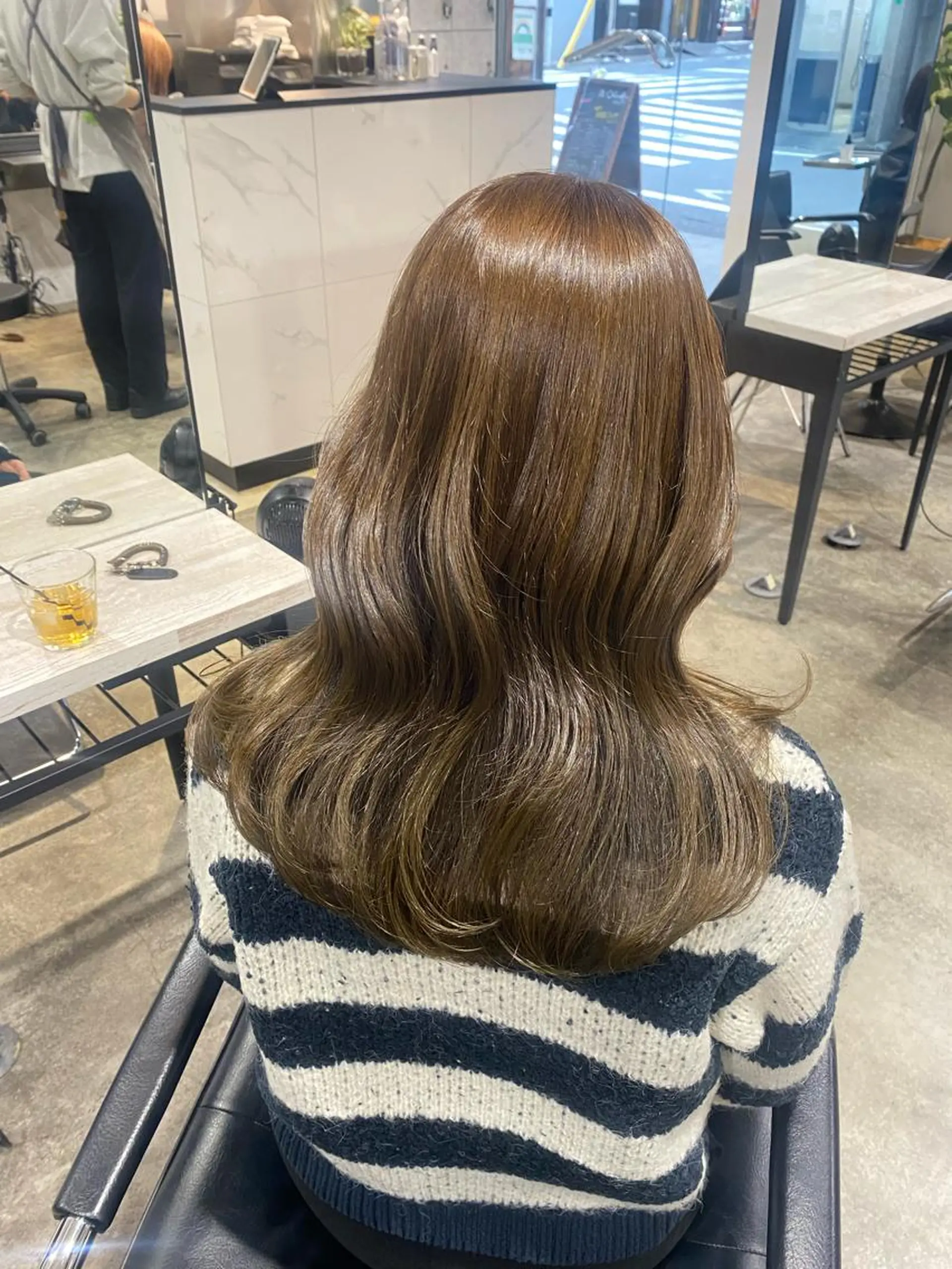 ロング カラー ヘアアレンジ ベージュカラー ブリーチ グレージュ ブリーチなしカラー youres hair東新宿店所属・新宿⌇韓国風ヘア ⌇透明感カラーのヘアスタイル