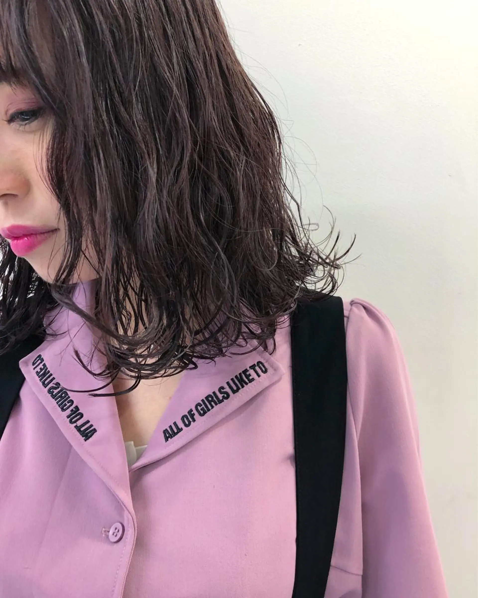 ミディアム カラー ピンクカラー カット パーマ トリートメント ニシオカ タクヤのヘアスタイル
