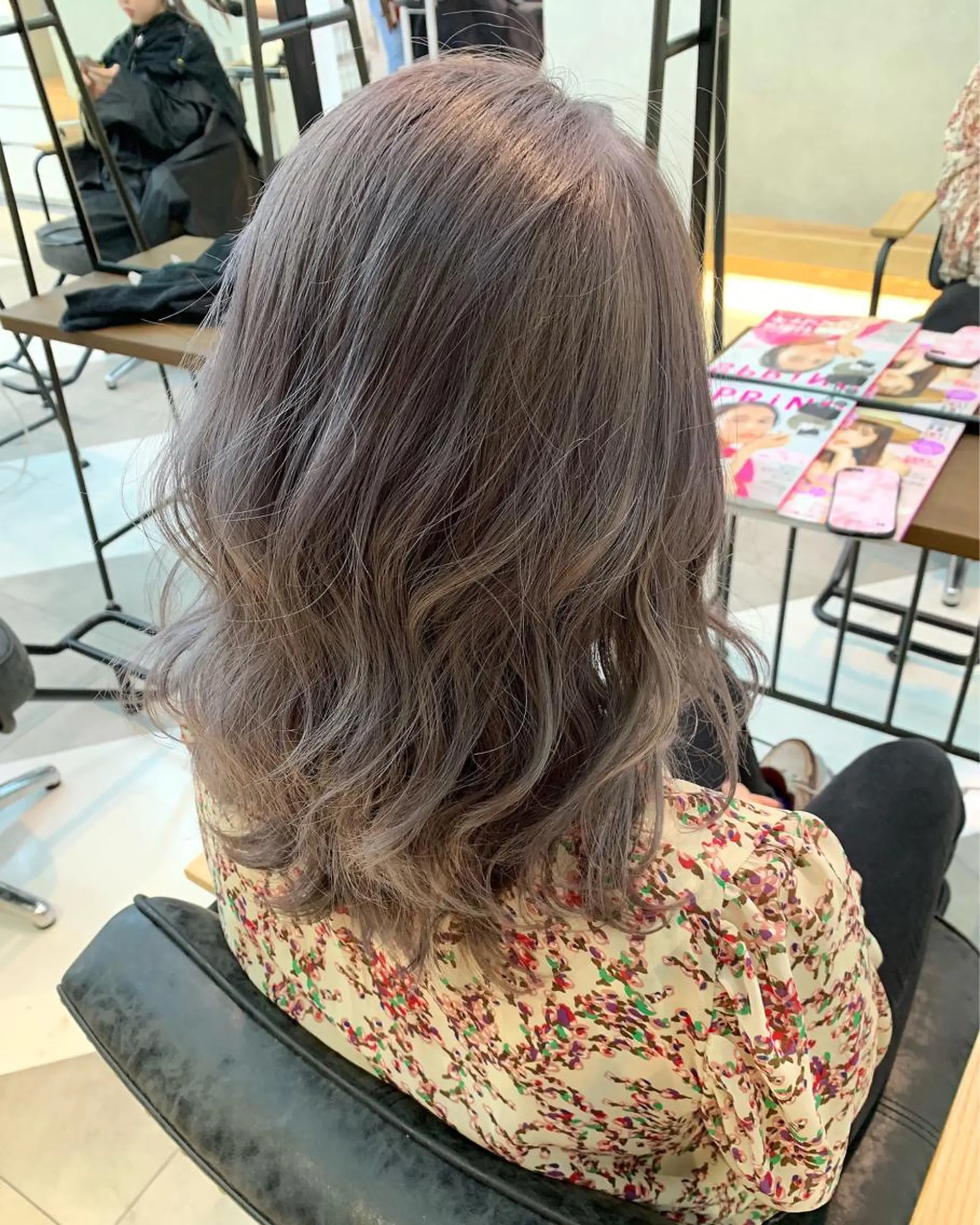 セミロング カラー パーマ ヘアアレンジ MELIA所属・まつげと眉MELIA 鈴木のマツエク・マツパデザイン
