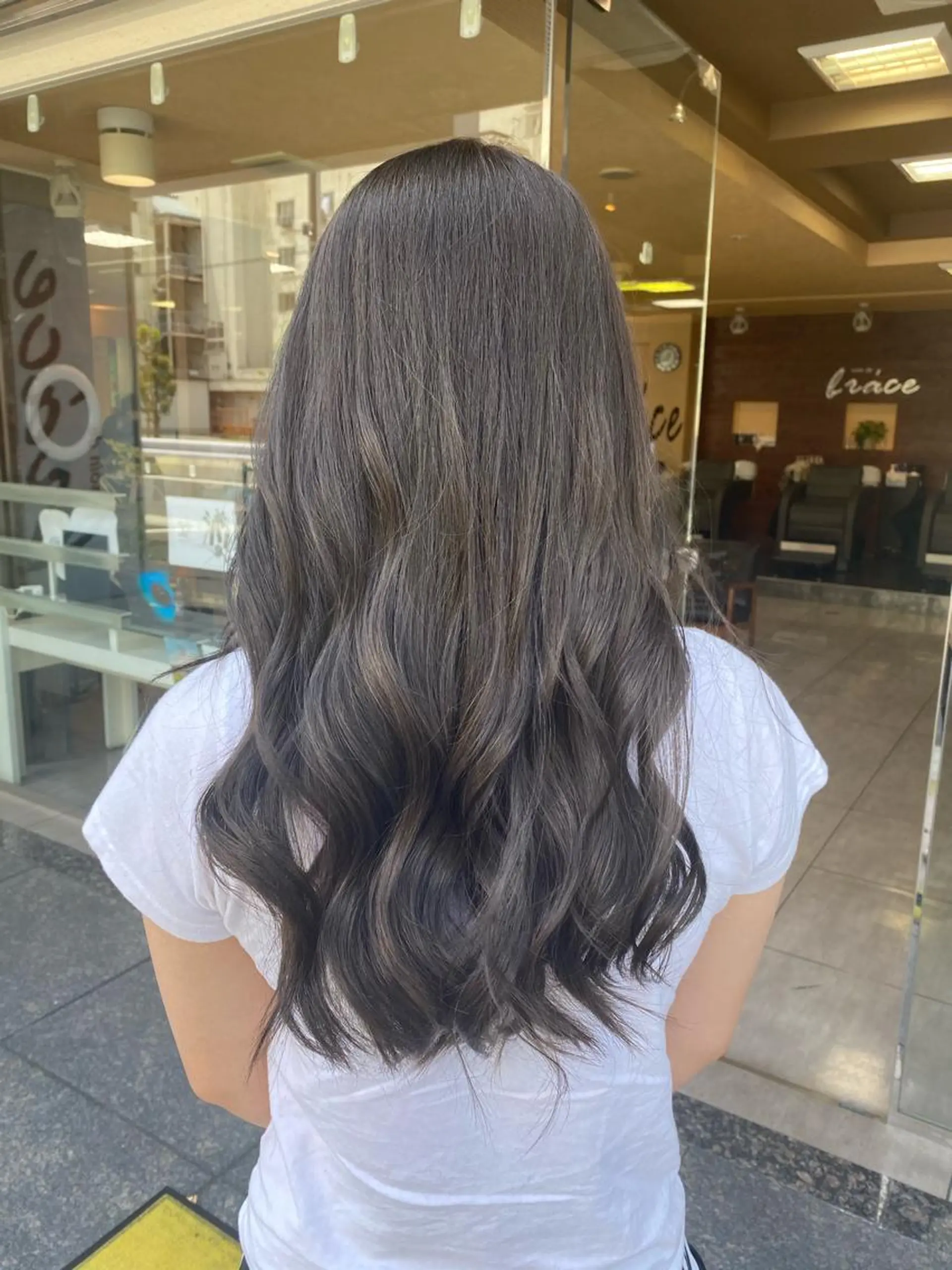 セミロング カラー ヘアアレンジ HAIRSALONLOOP所属・川上 麻梨阿のヘアスタイル