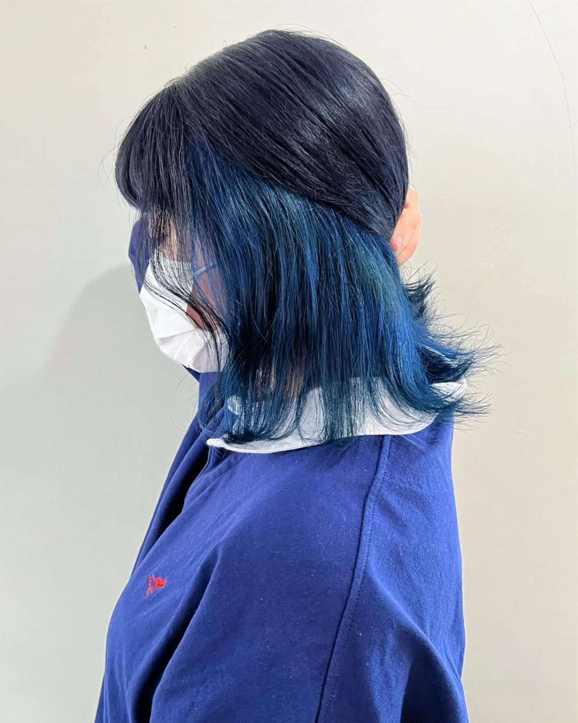 ミディアム カラー 黒髪 ブルーカラー ブルーブラック カット ヘアカラー フラム所属・WATANABE MISAKIのヘアスタイル