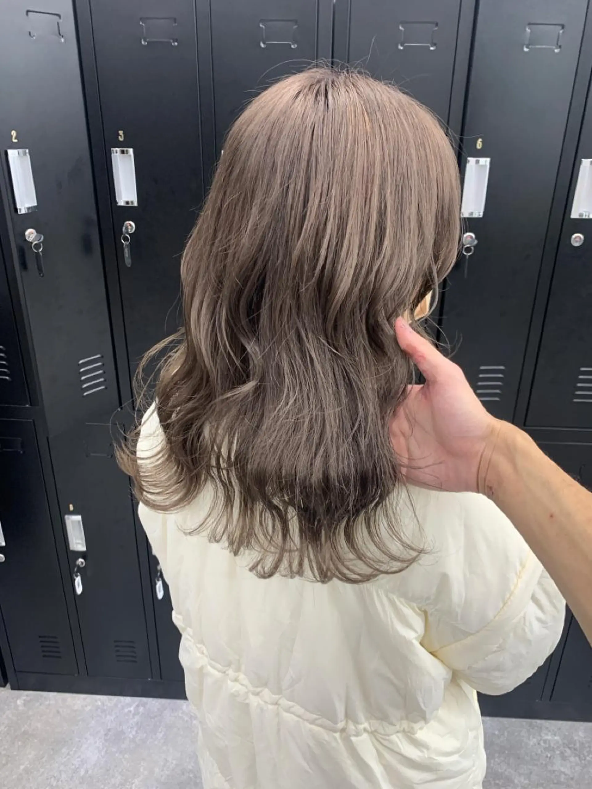 ミディアム カラー ヘアアレンジ メンズ キッズ ショートボブ ミディアムパーマ メンズバレイヤージュ メンズブリーチ メンズハイライト カット ヘアカラー 🌈難波🌈ベージュ カラー【ヒロム】のヘアスタイル