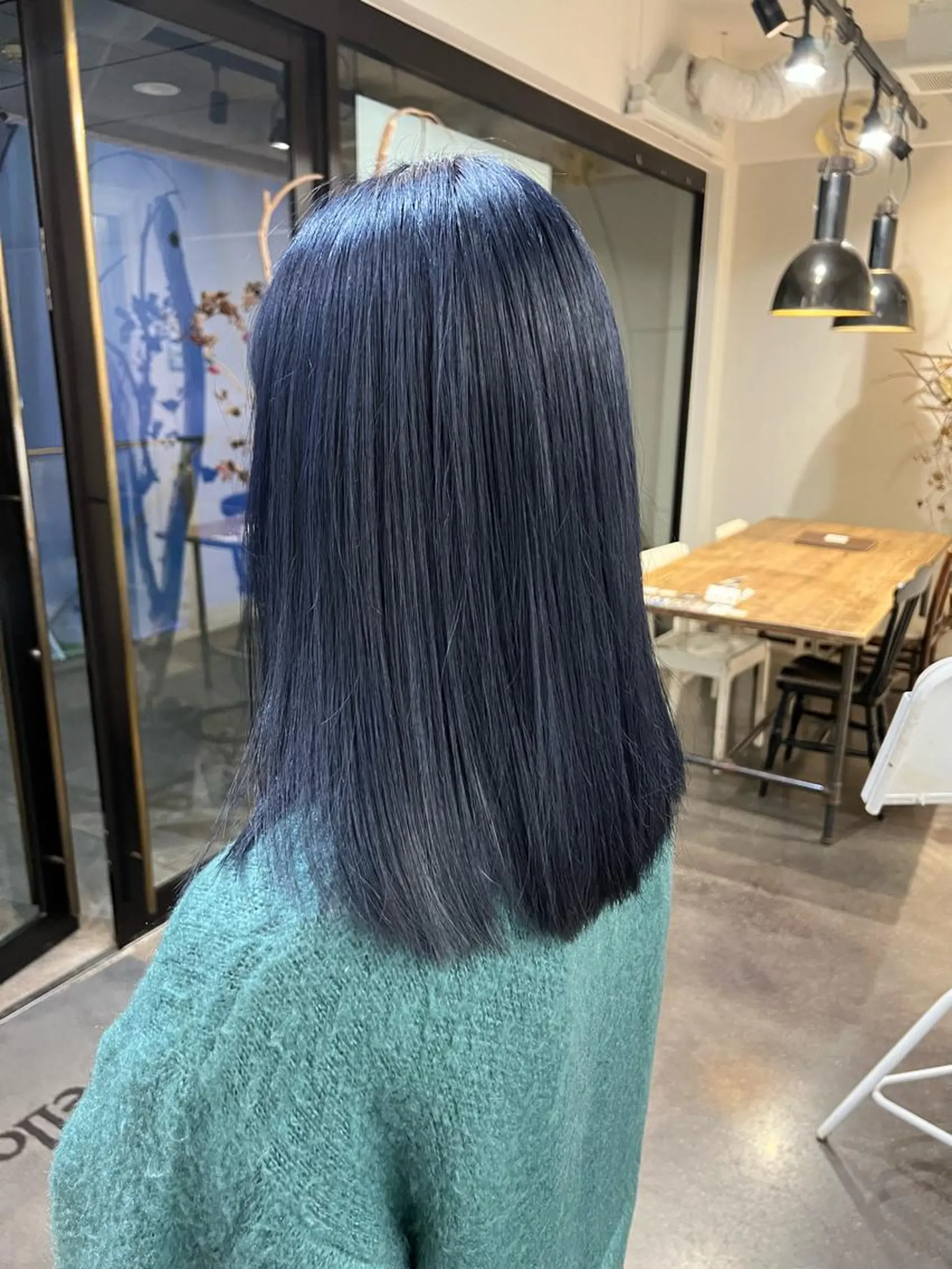 ミディアム カラー 黒髪 ブリーチ ブルーカラー ブルーブラック ネイビーカラー カット ヘアカラー 千葉 郁也のヘアスタイル