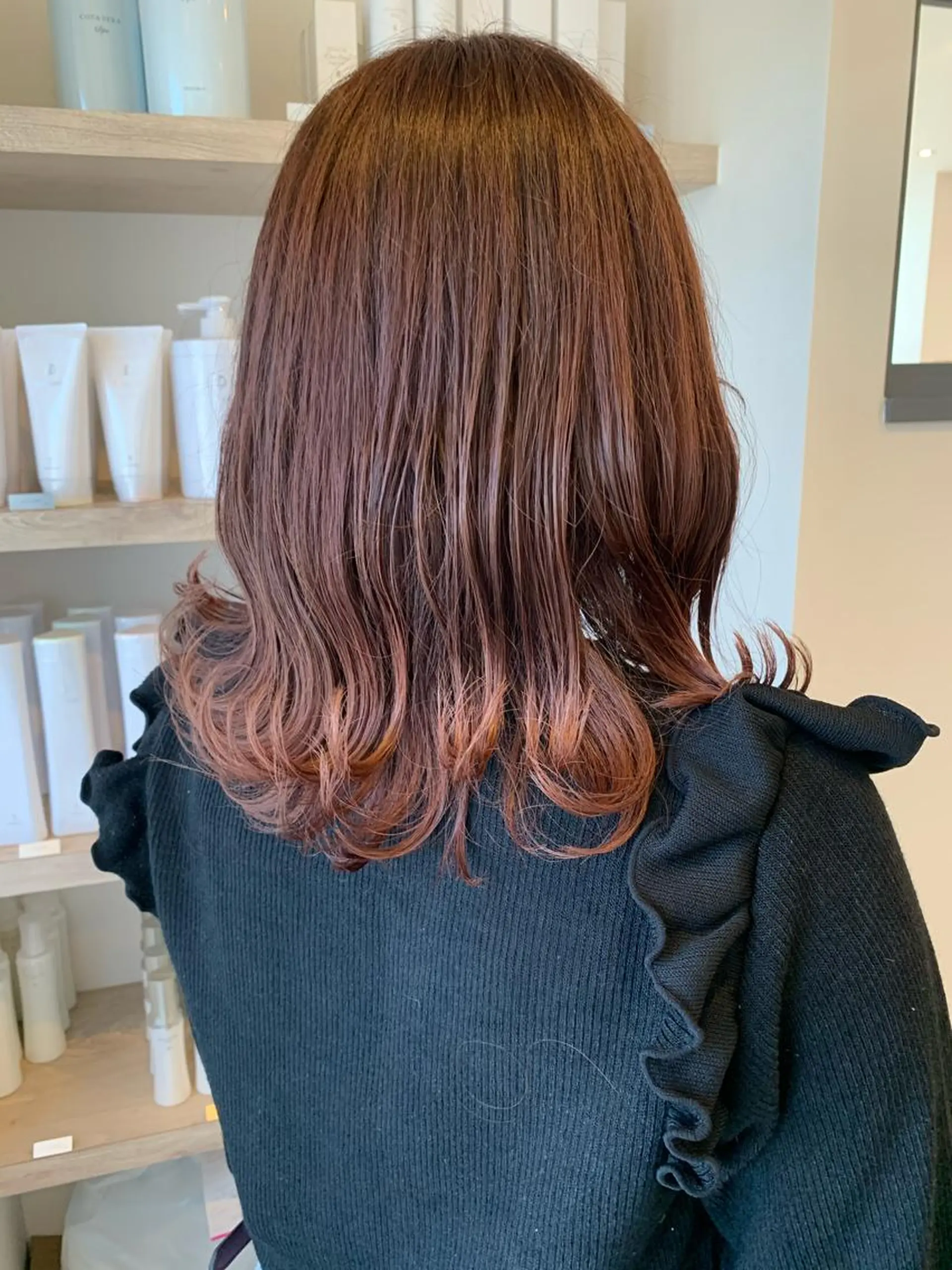 ミディアム カット ヘアカラー トリートメント ホラオク カナエのヘアスタイル