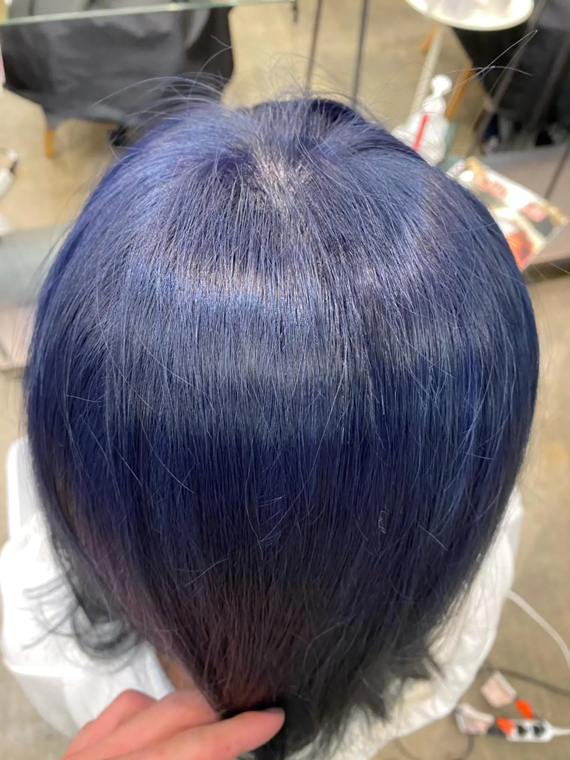 セミロング カラー ブリーチ ブルーカラー シルバー SALOWIN原宿AROA店所属・顔まわり神カット✂︎ 齋藤雄大【表参道】のヘアスタイル