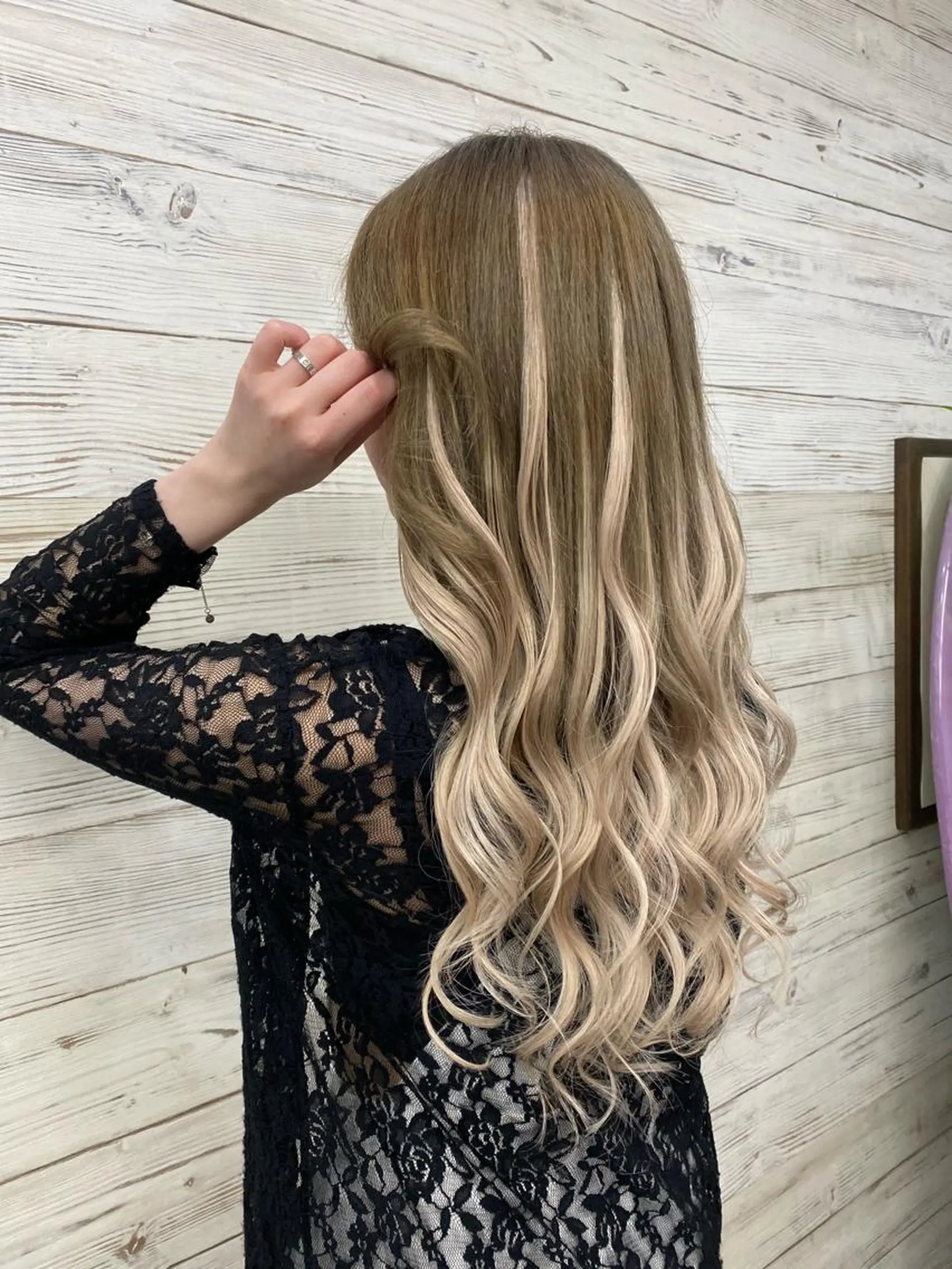 ロング カラー ヘアアレンジ アイブロウ ショートボブ 編み込みエクステ シールエクステ バレイヤージュ ベージュカラー LAVENDIA 初音のエステ・リラクイメージ