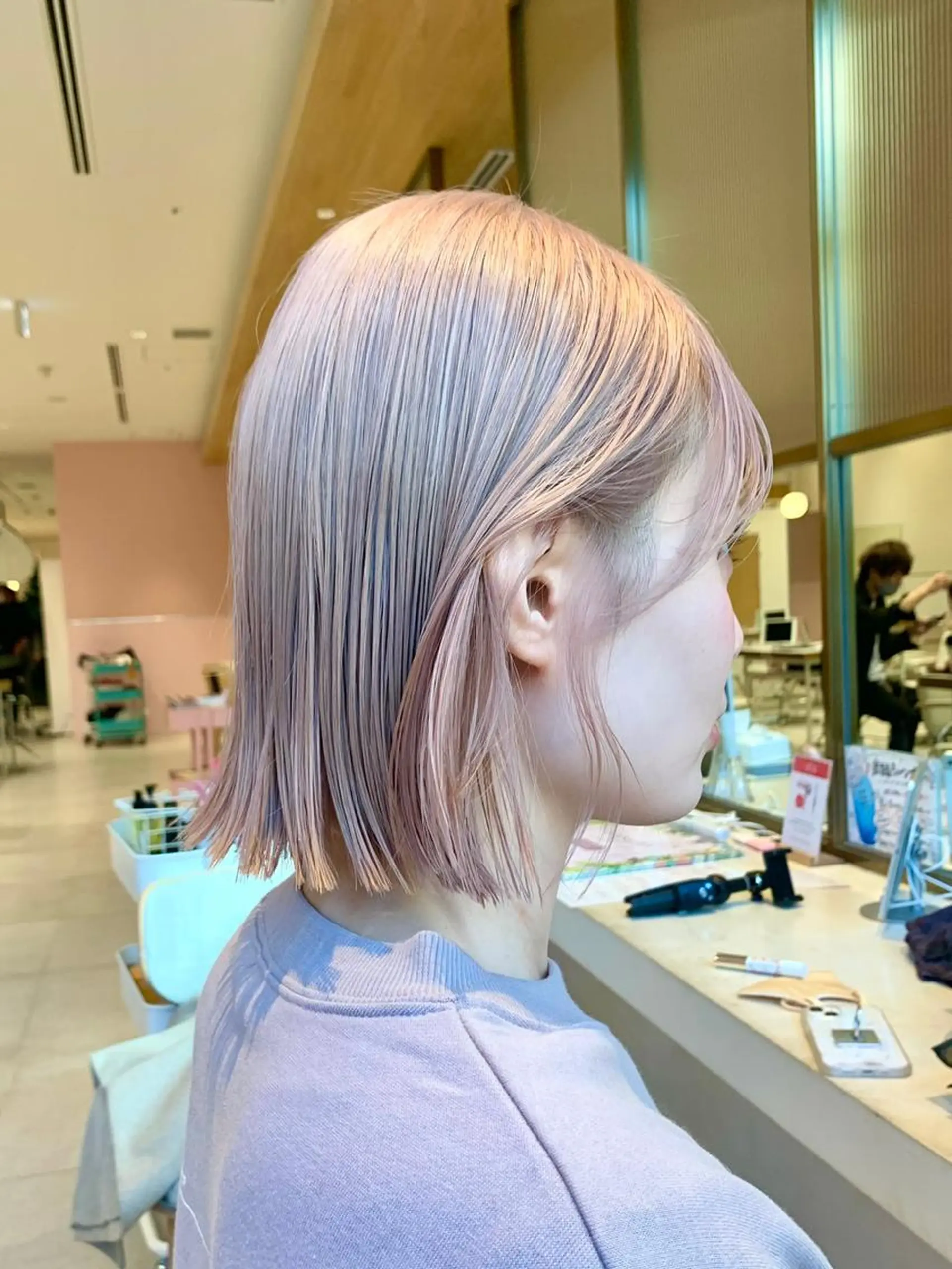 ミディアム カラー ベージュカラー 透明感カラー グレージュ ボブ カット ヘアカラー トリートメント レイヤー専門家 ダブルカラー修のヘアスタイル