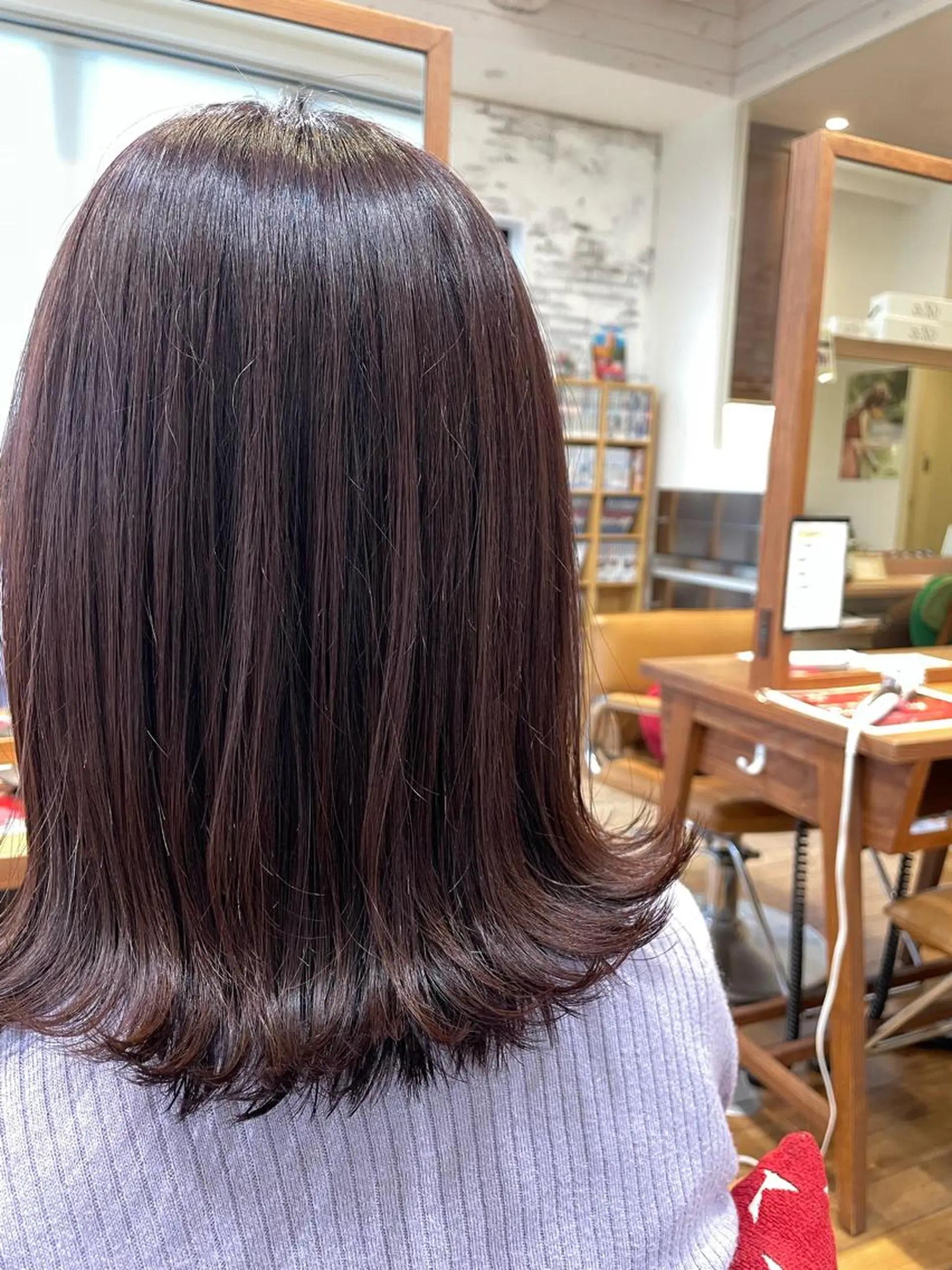 ミディアム カット ヘアカラー 山本　恵 (やまもと  けい)のヘアスタイル