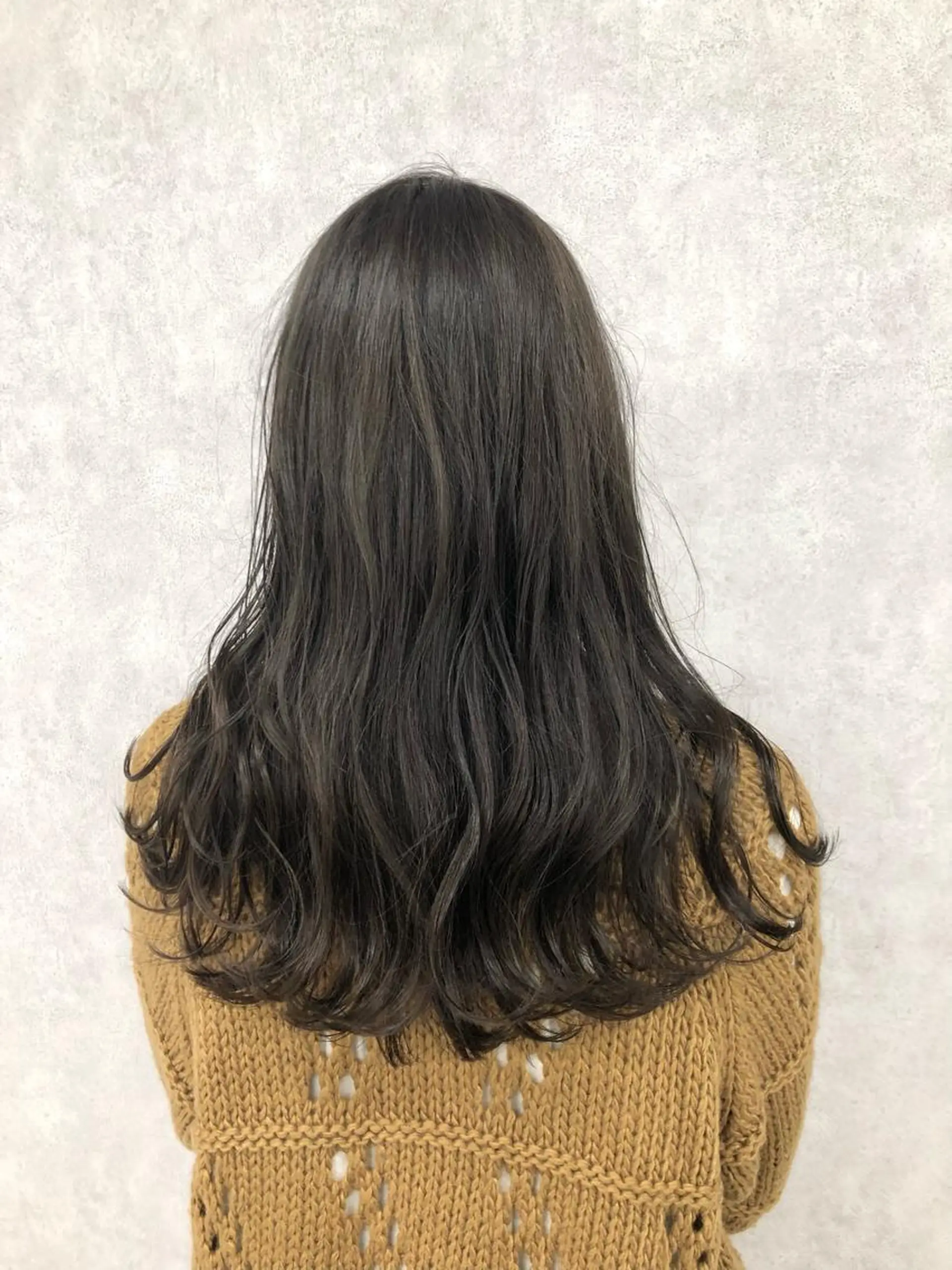セミロング カラー グレージュ ハイライトカラー カーキグレージュ ハイライト カット ヘアカラー トリートメント ショート、韓国メンズ ヘアのかつらぎのヘアスタイル