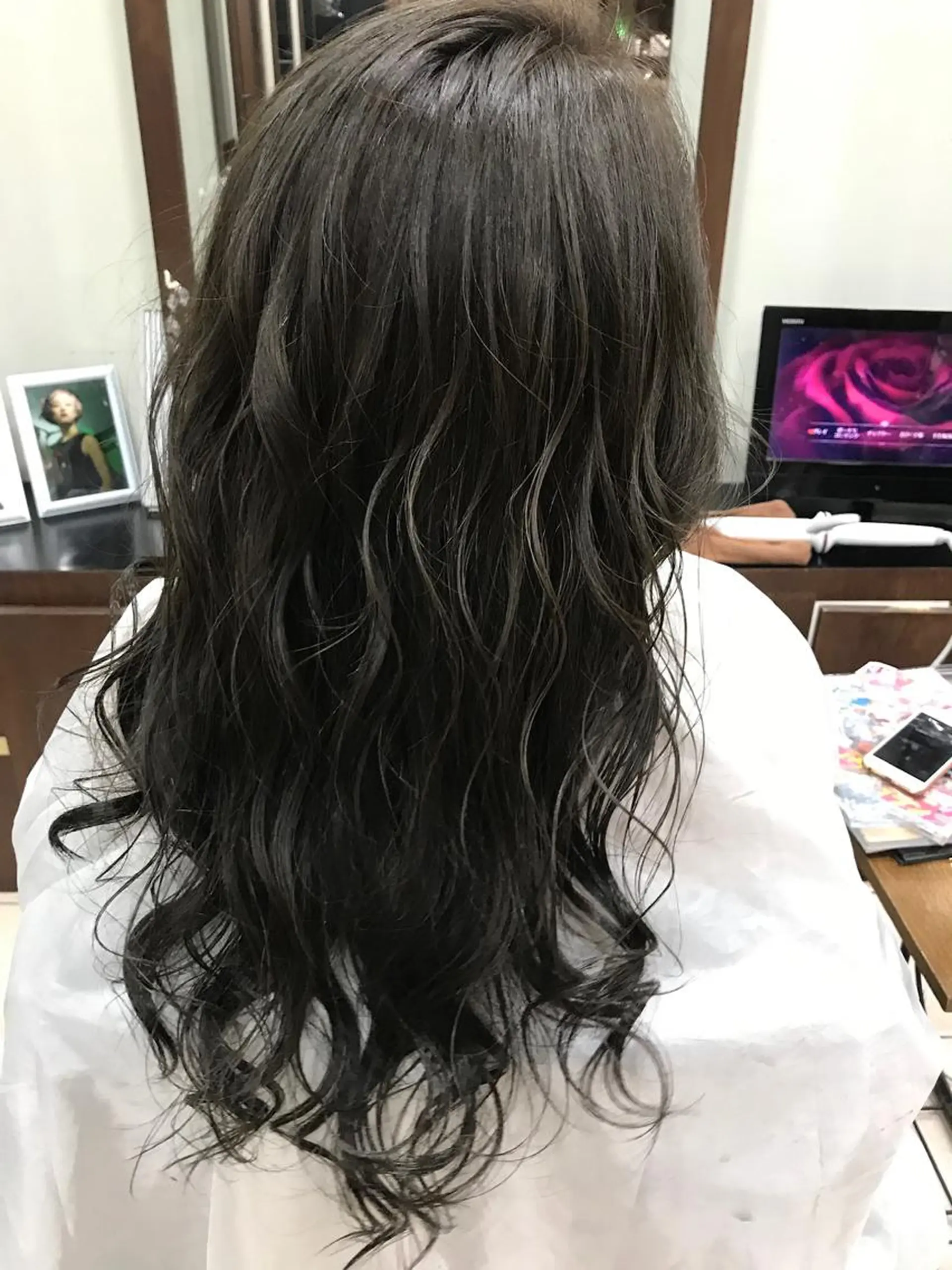 ロング カラー ダークグレー ダークグレージュ グレージュ Zina天王寺 CHIAKIのヘアスタイル