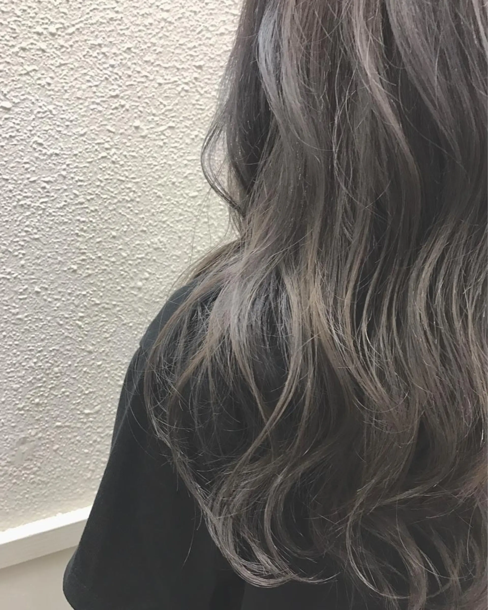 ロング カラー シルバー にった みずきのヘアスタイル