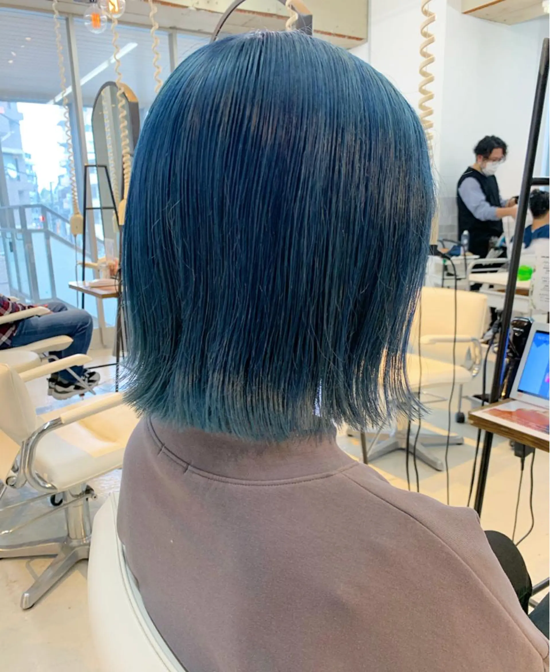 ミディアム カラー ブルーカラー iLi所属・iLi 《イリ》のヘアスタイル