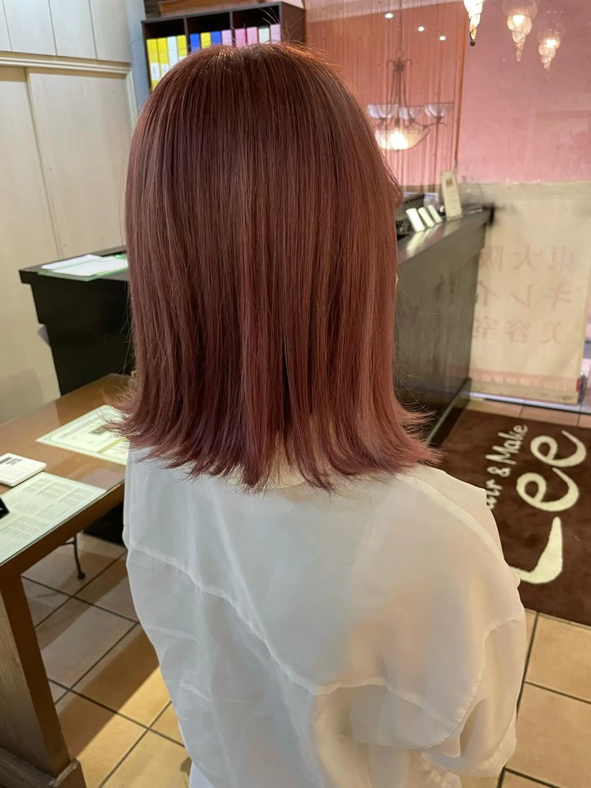 ミディアム カット ヘアカラー 宮里 雄大のヘアスタイル