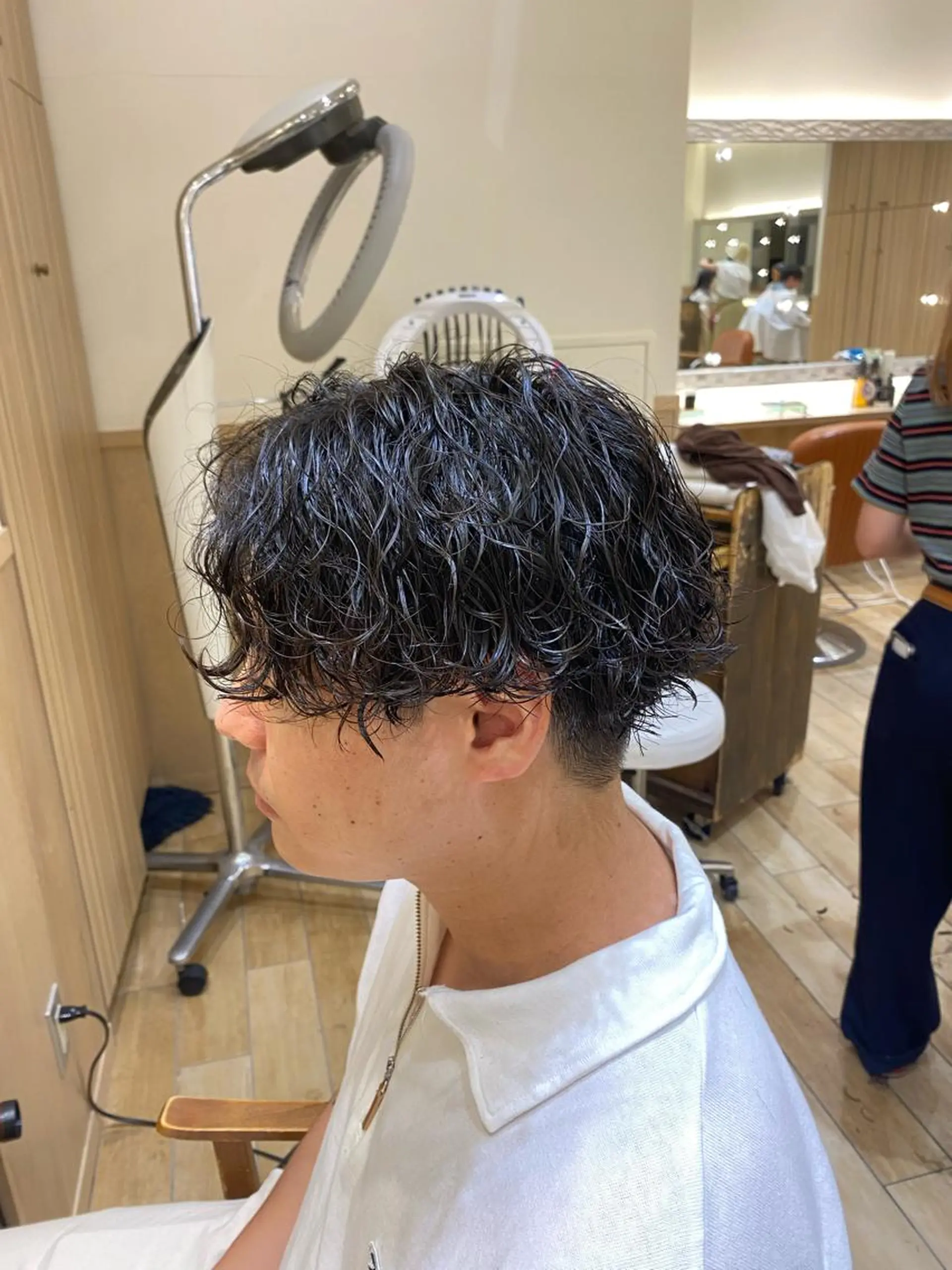 ミディアム パーマ ヘアアレンジ メンズ ミディアムパーマ メンズパーマ 波巻きパーマ カット パーマ トリートメント ヘアセット 新宿スペインカール ヨモギダのヘアスタイル