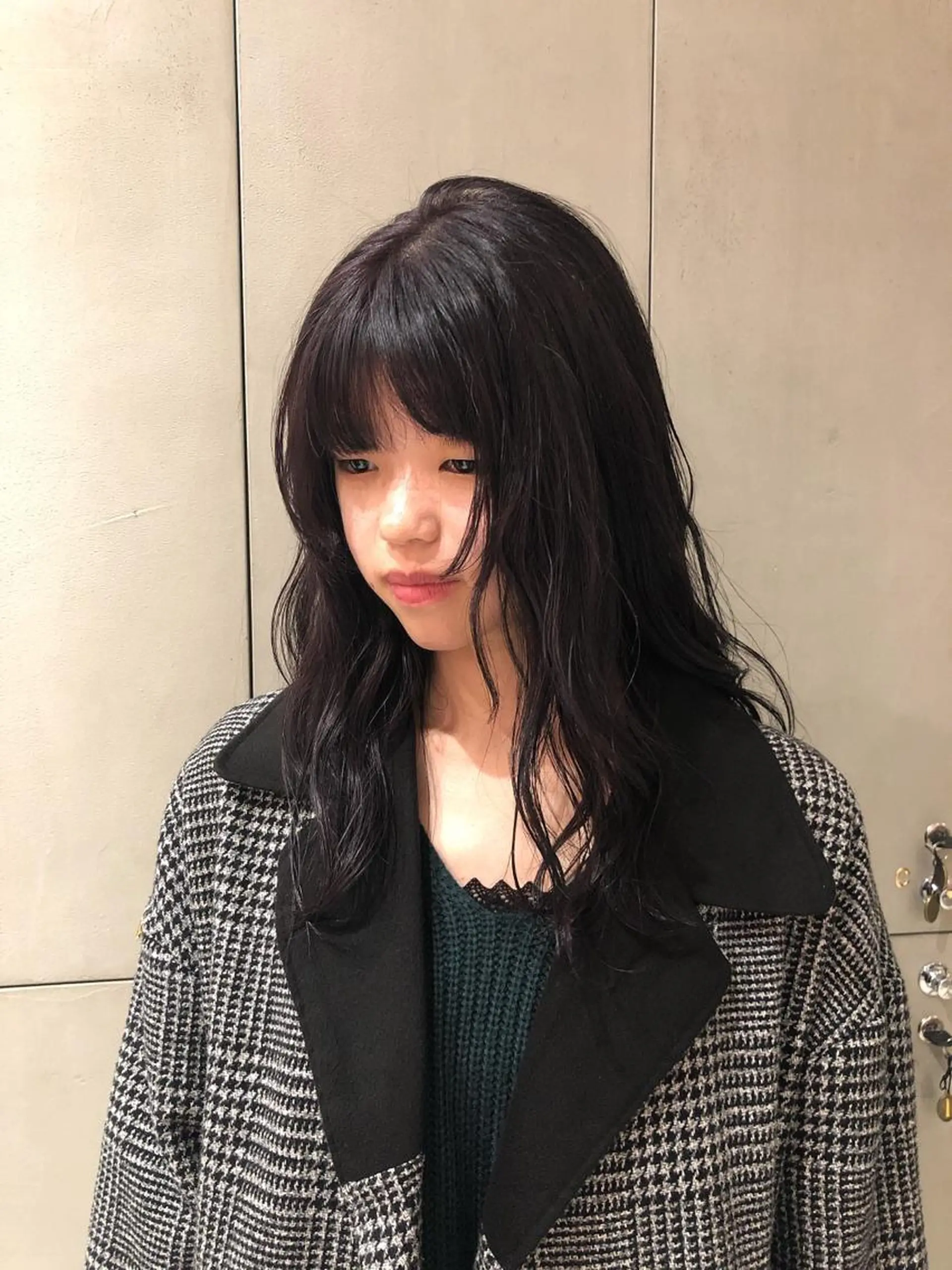 ロング カラー 黒髪 パープルカラー パープルブラック 古屋 花織のヘアスタイル