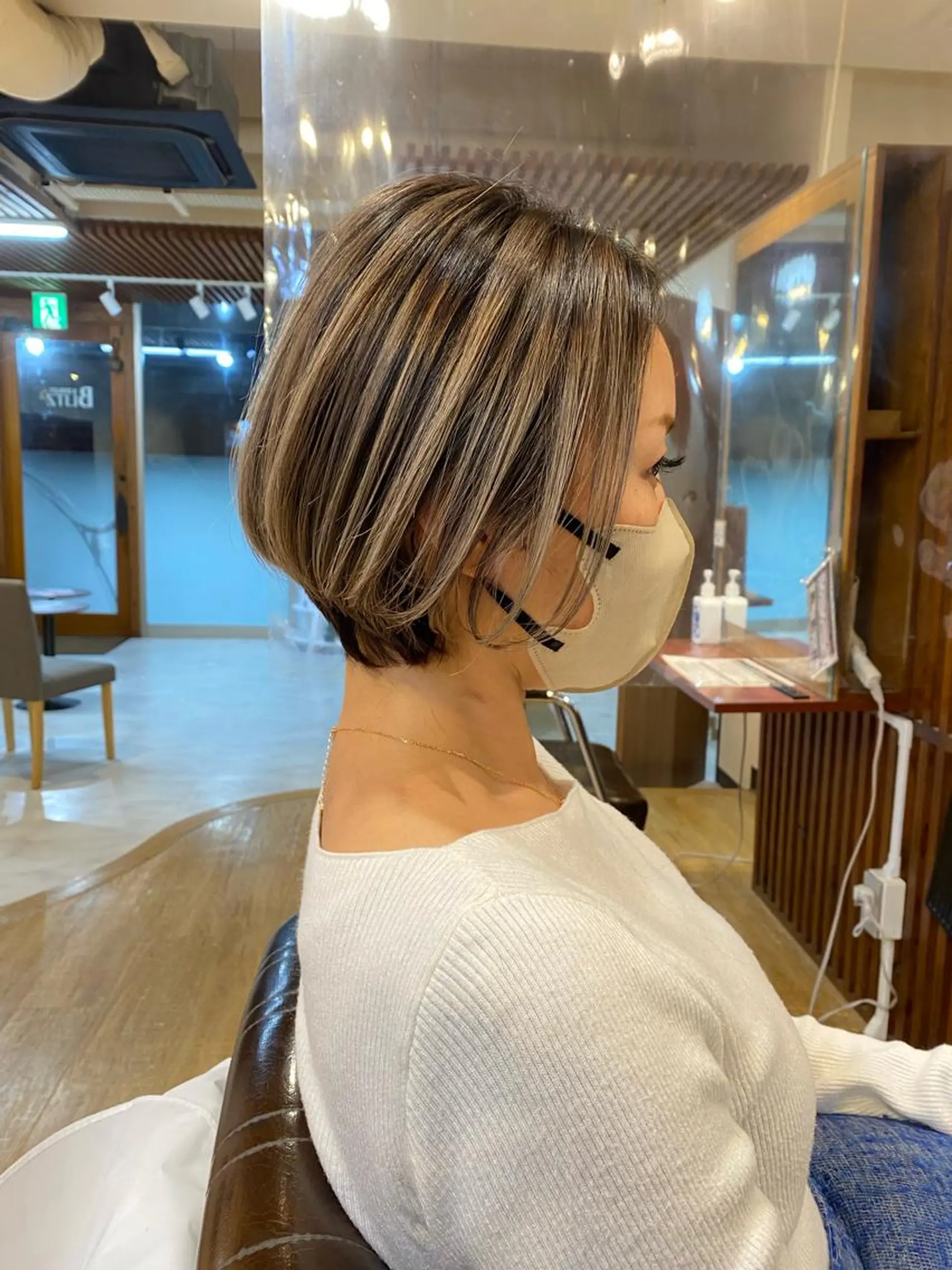 ショート カラー カット ヘアカラー トリートメント 女性目線でつくる ショートayakaのヘアスタイル