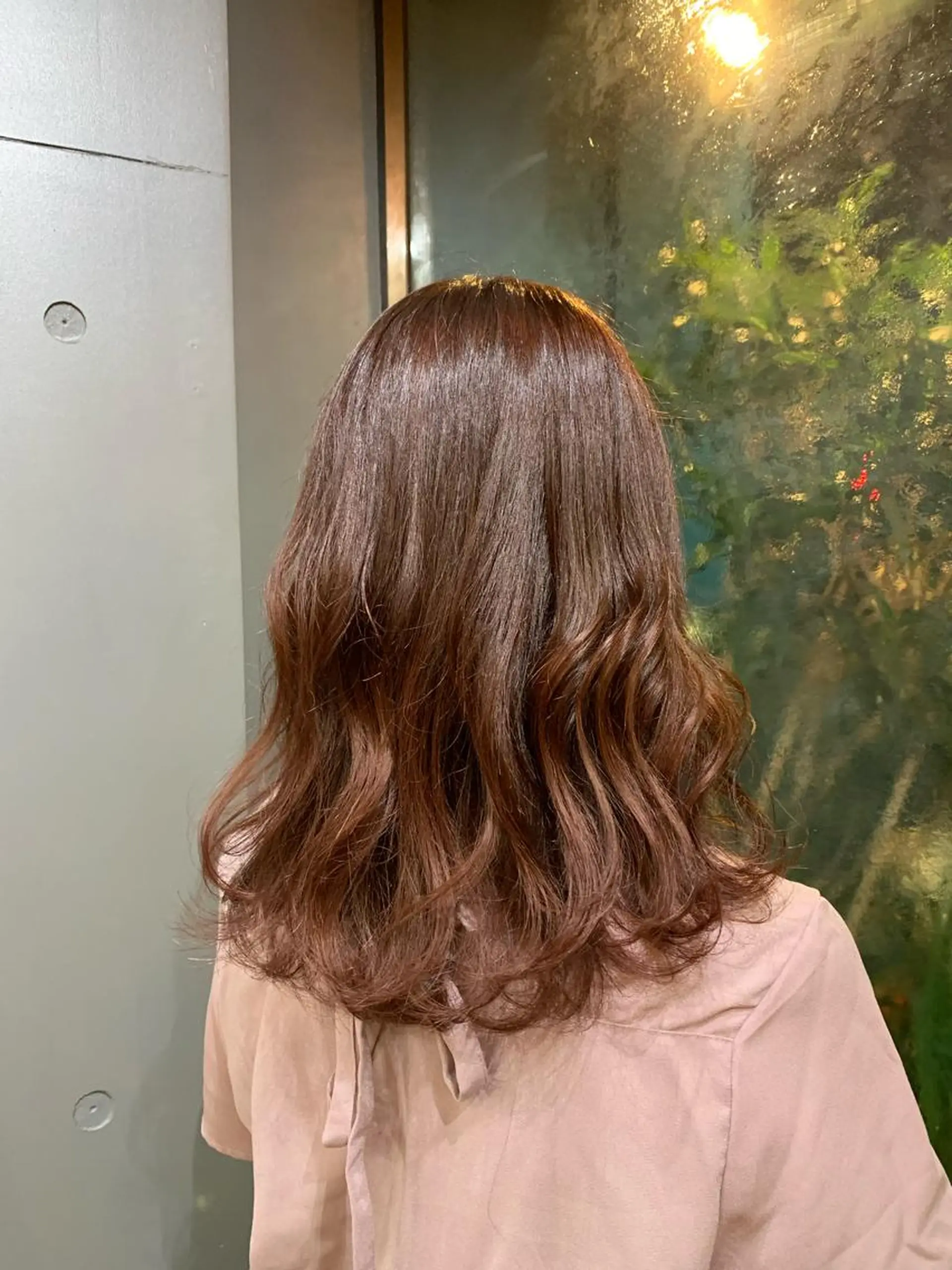 セミロング カラー パーマ ヘアアレンジ ピンクカラー ヘアカラー 佐藤 実咲のヘアスタイル