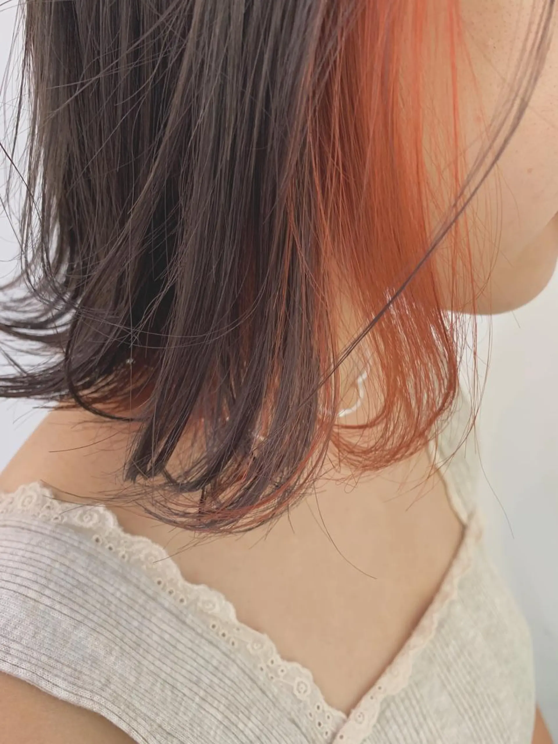 ミディアム カラー インナーカラー ヘアカラー トリートメント chama レイヤーカットのヘアスタイル