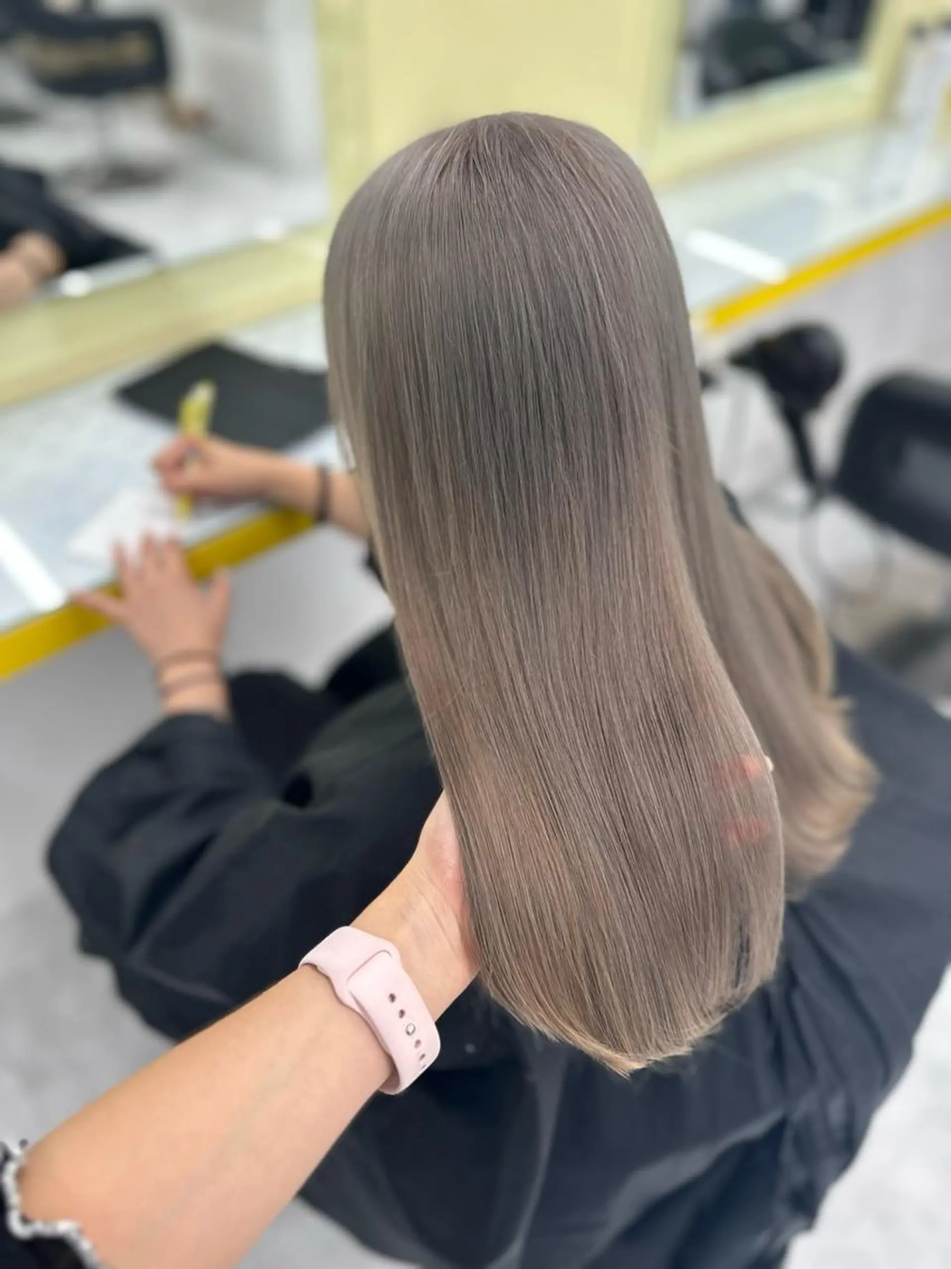 ロング カラー アッシュ ミストバング ベージュカラー 黒髪 ブリーチ ヘアカラー トリートメント 🪞ハイトーン🪞 🤍waka🤍のヘアスタイル