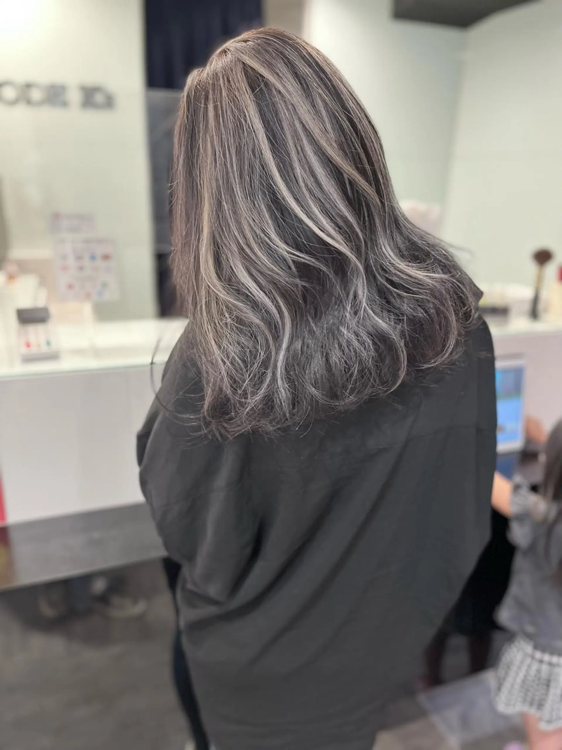 ミディアム カラー ブリーチ デザインカラー ハイトーンカラー ヘアカラー トリートメント 代表/岩橋 稜のヘアスタイル