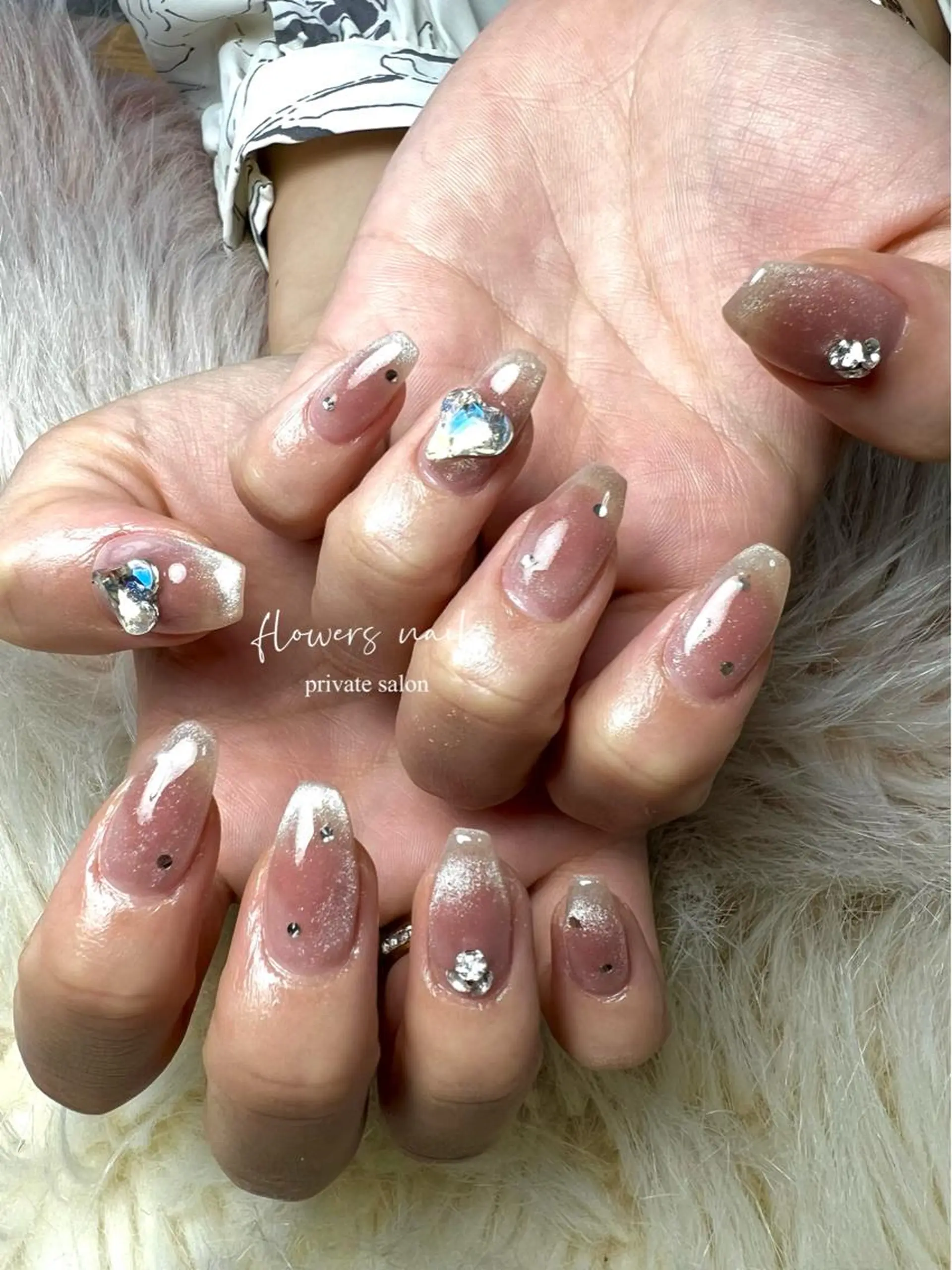 ネイル チークネイル ジェルネイル グラデーション マグネットネイル 持ち込み ハンドネイル flowers nailのネイルデザイン