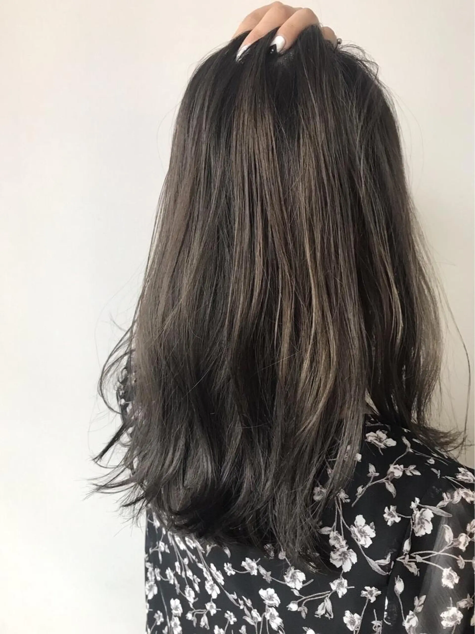 ロング カラー 透明感カラー グレージュ 🌿椿 夢来🌿のヘアスタイル