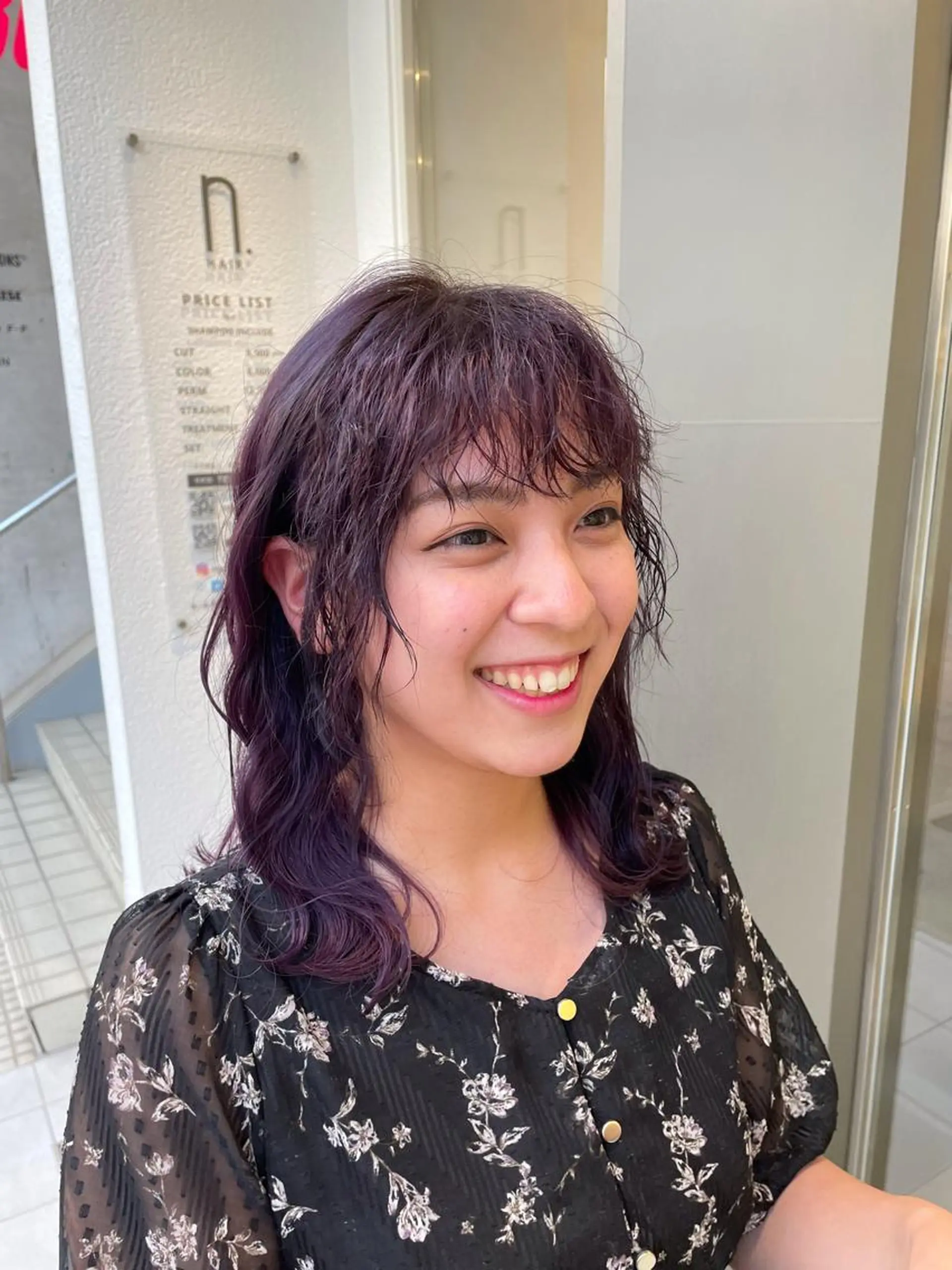 ミディアム カラー パーマ ヘアアレンジ 透明感カラー ラベンダーカラー ピンクカラー 山下 とよかのヘアスタイル