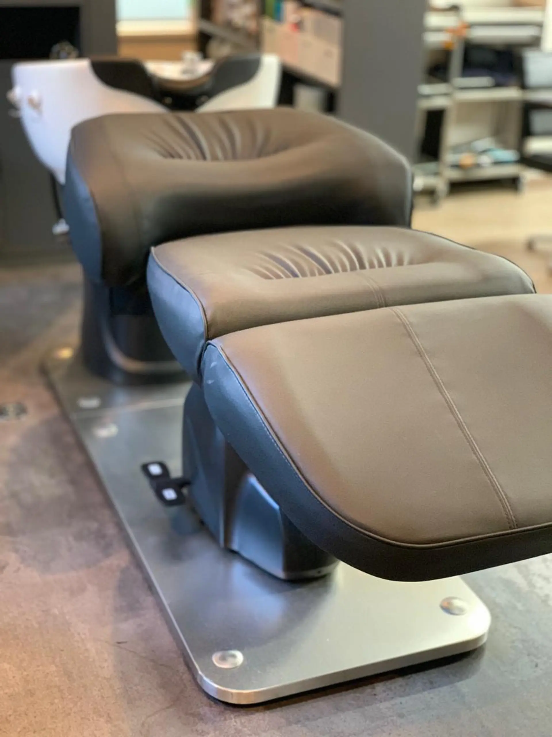 カラー バレイヤージュ ブリーチ ケアブリーチ ダブルカラー イヤリングカラー ヘアカラー ヘッドスパ SALOWIN横浜suite店所属・🌷かわばた めい🌷のヘアスタイル