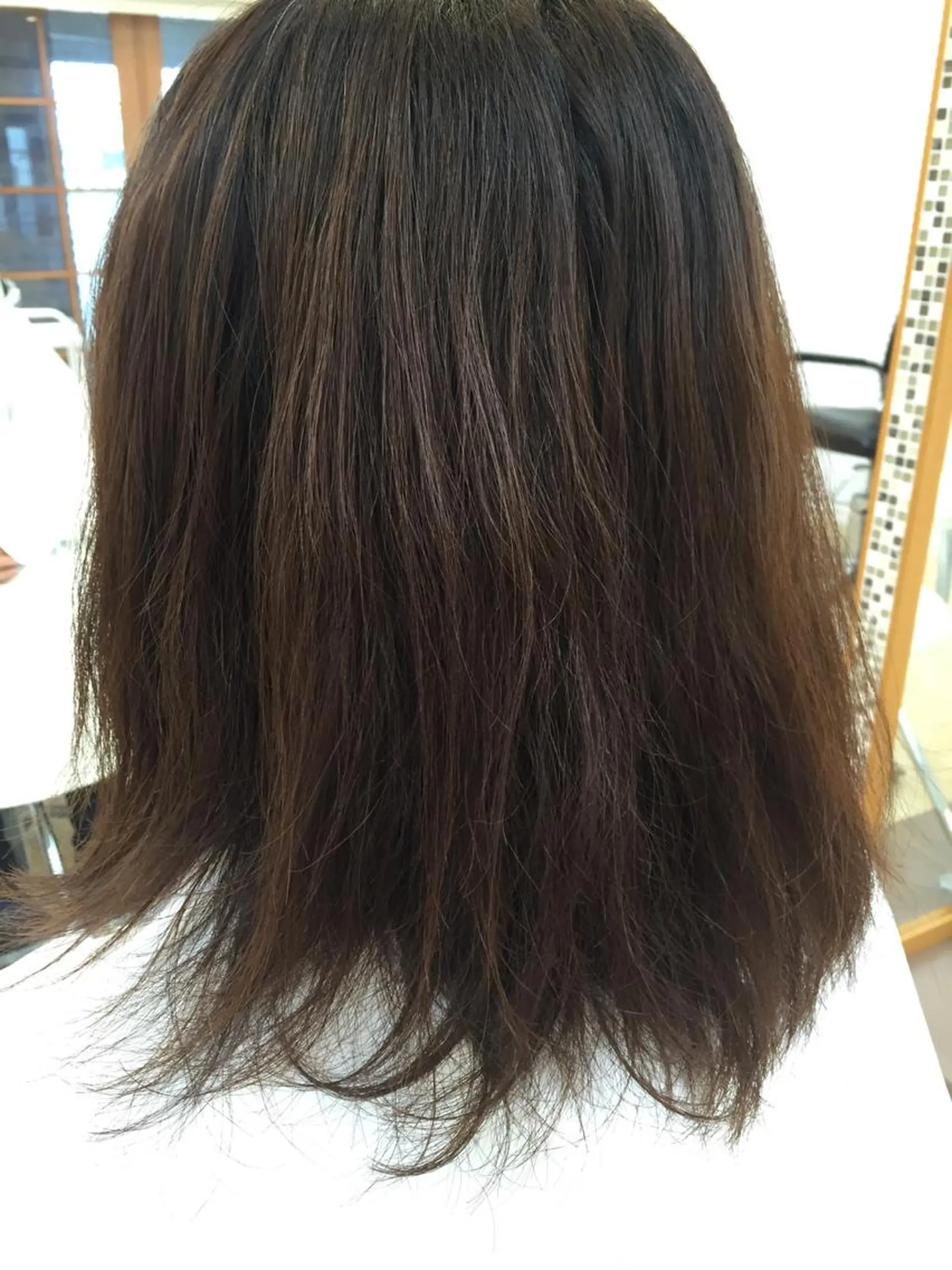 ミディアム パーマ ストレートパーマ 成瀬 由賀里のヘアスタイル