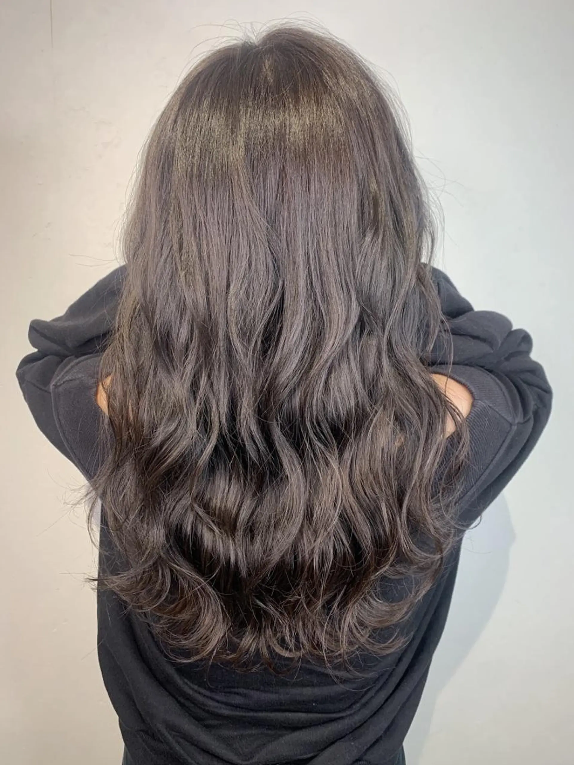セミロング ボブ 斜めバング 外国人風カラー 伸ばしかけ レイヤーカット ＿WHITE鳳店 アンダーバーホワイトのヘアスタイル