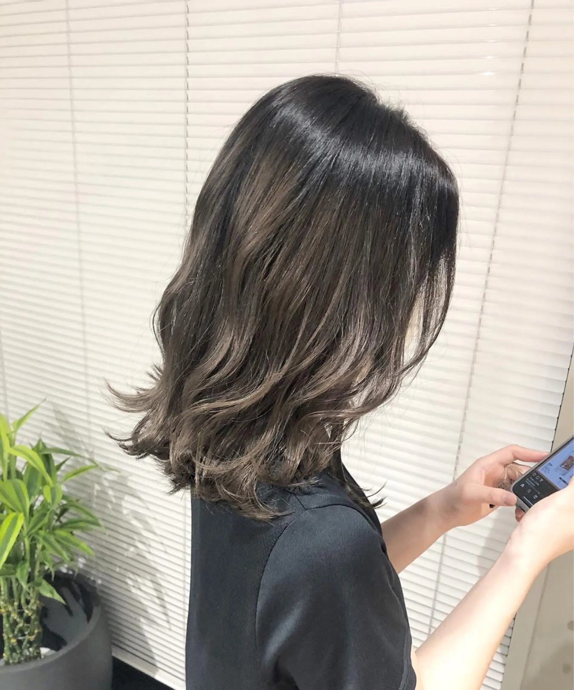 ミディアム カラー ブリーチ グラデーションカラー グレージュ mizuki /骨格似合わせのヘアスタイル