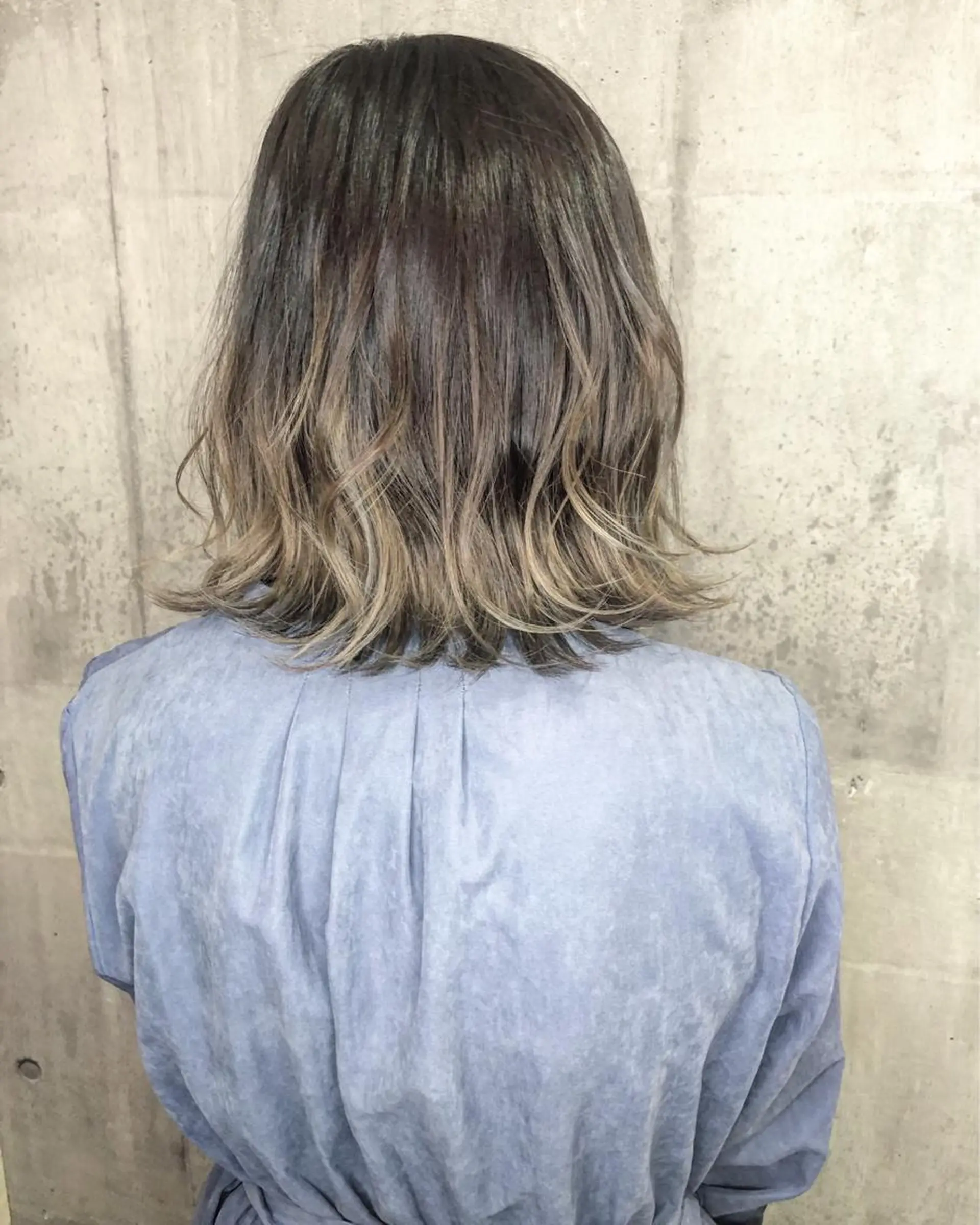 ミディアム カラー ヘアアレンジ 韓国風レイヤー ハイトーンRYOTAのヘアスタイル