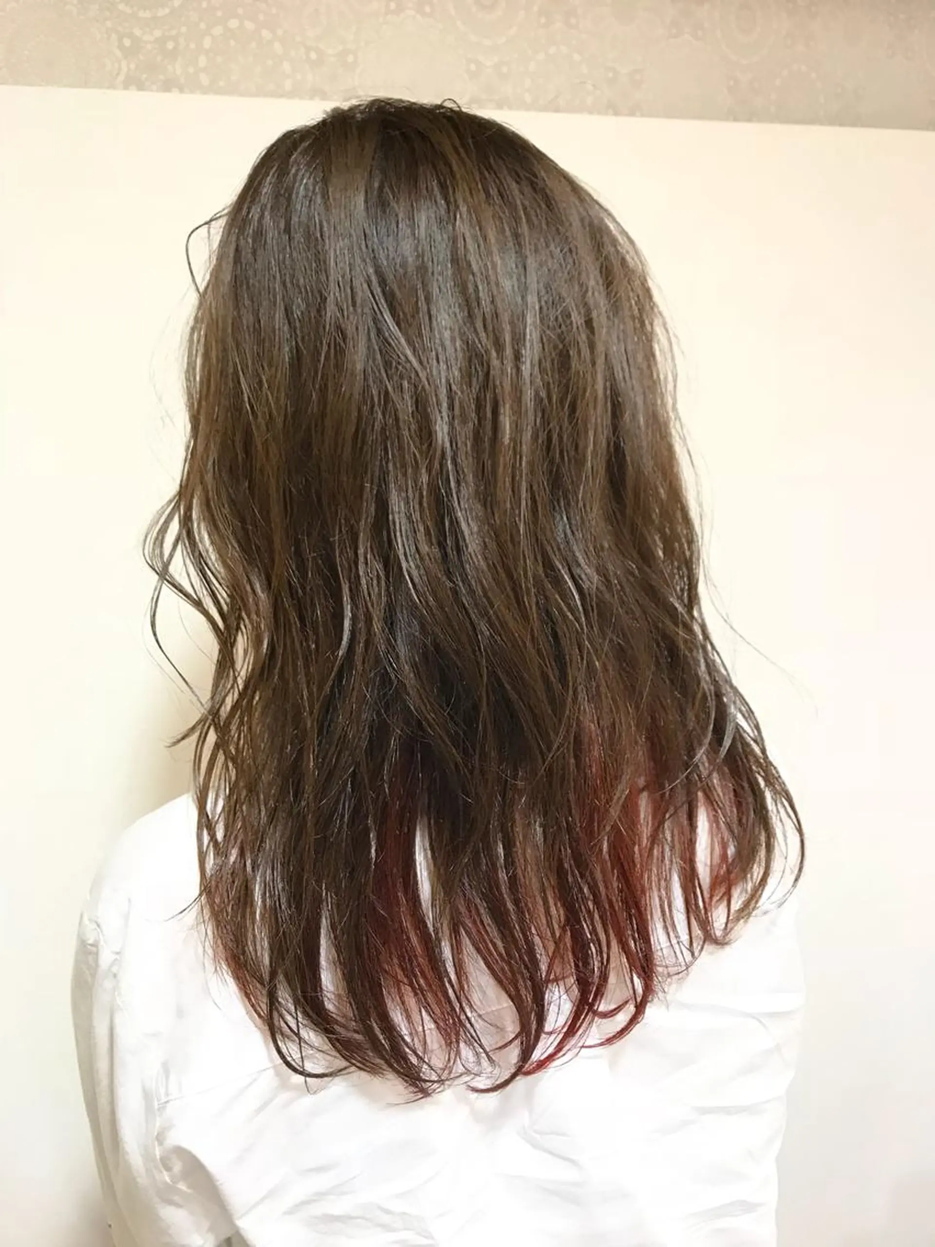 セミロング カラー インナーカラー chiyo yasuのヘアスタイル