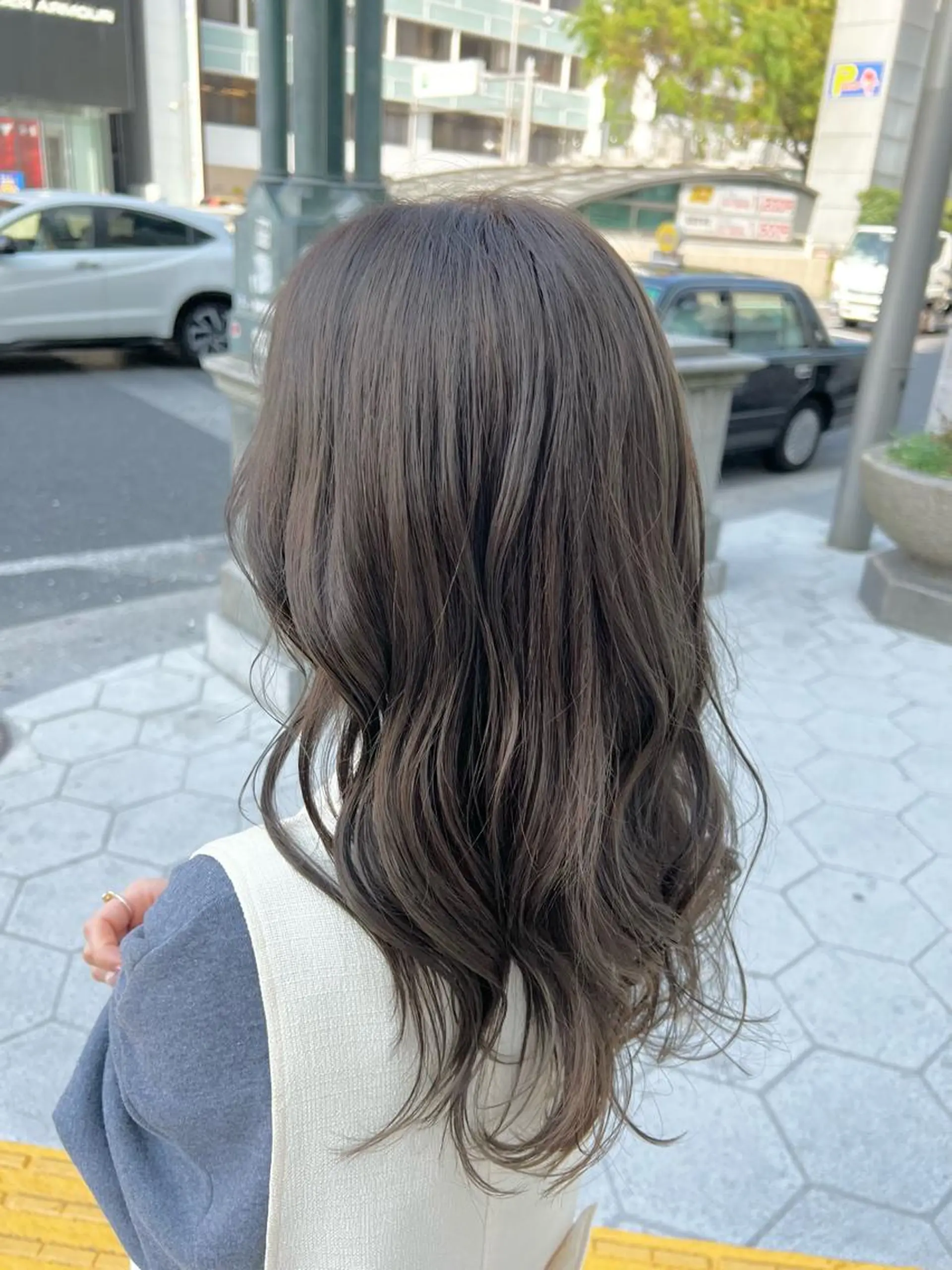 セミロング カラー le'a所属・谷町/Le'a /竹原詩緒奈のヘアスタイル