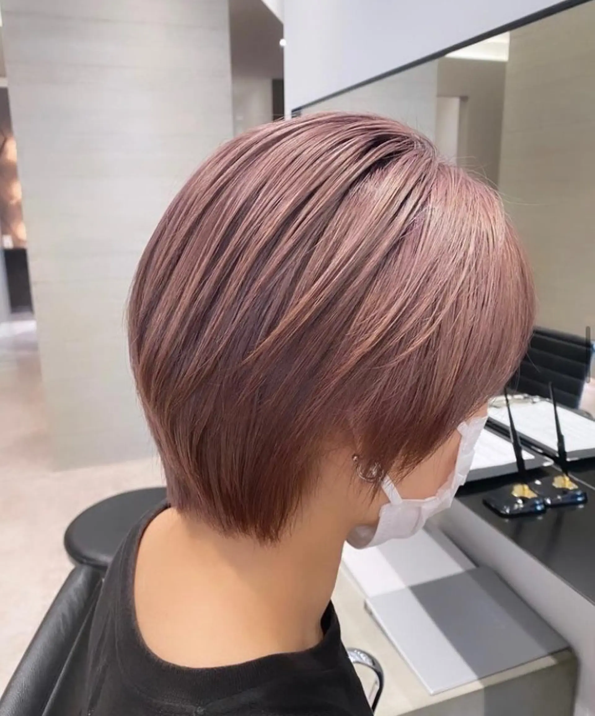 ショート カラー ブリーチ 透明感カラー ピンクカラー サキ🤍ハイトーン 🩰くびれ巻きヘアのヘアスタイル