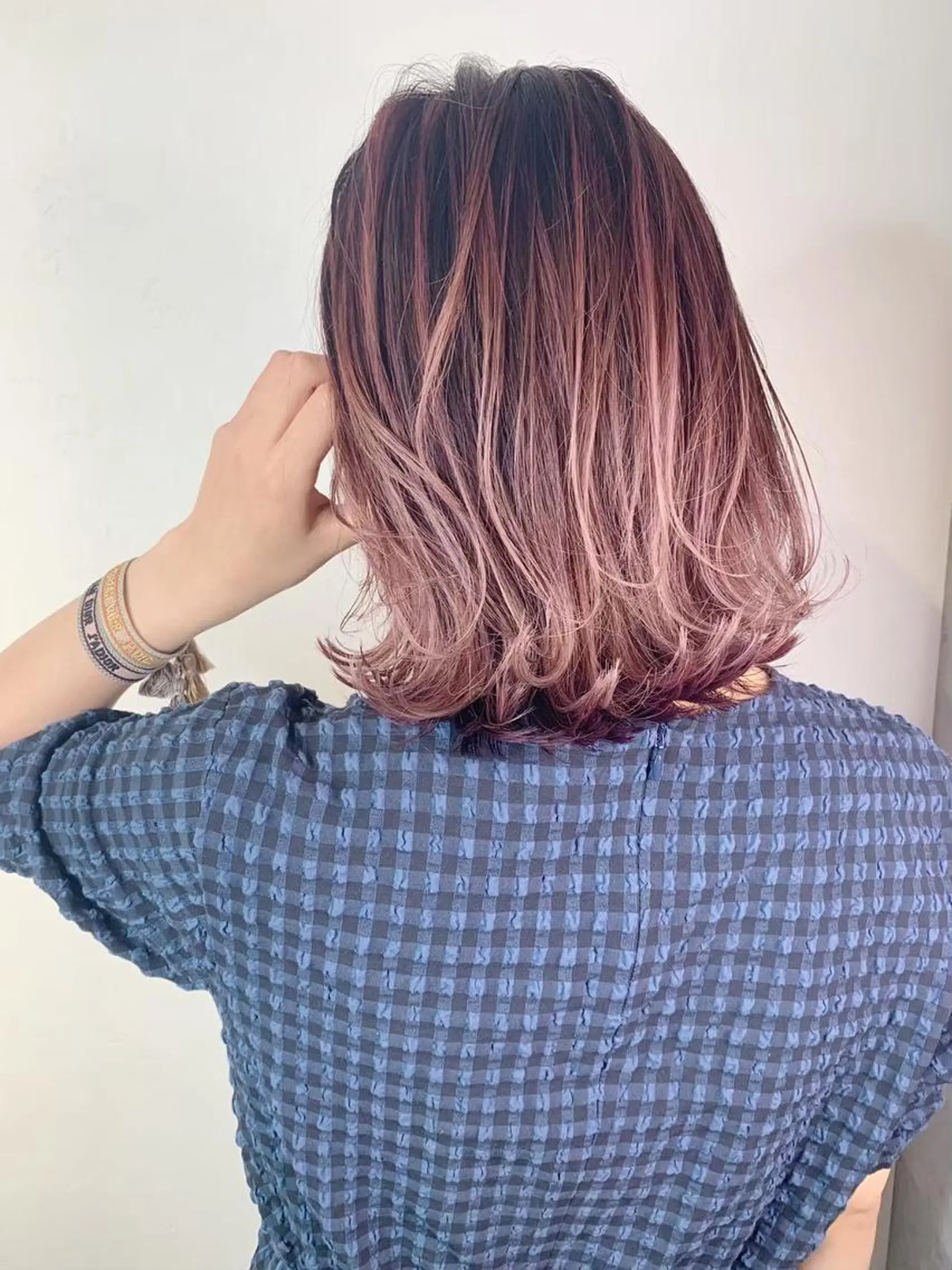 カラー アディクシーカラー バレイヤージュ 黒髪 ブリーチ ダブルカラー ＿WHITE鳳店 アンダーバーホワイトのヘアスタイル
