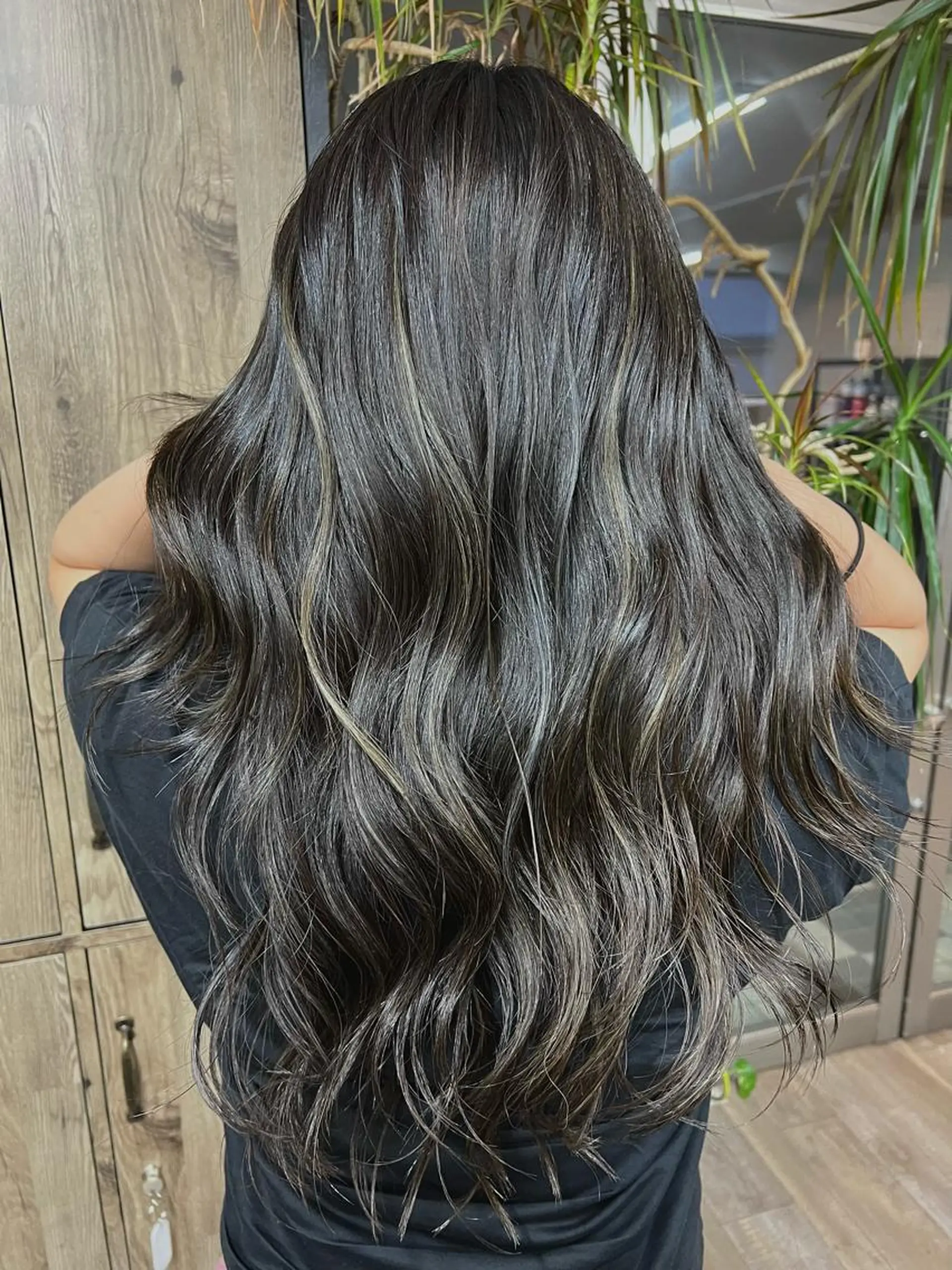 ロング カラー バレイヤージュ ブリーチ ケアブリーチ ダブルカラー イヤリングカラー カット ヘアカラー 🌷かわばた めい🌷のヘアスタイル