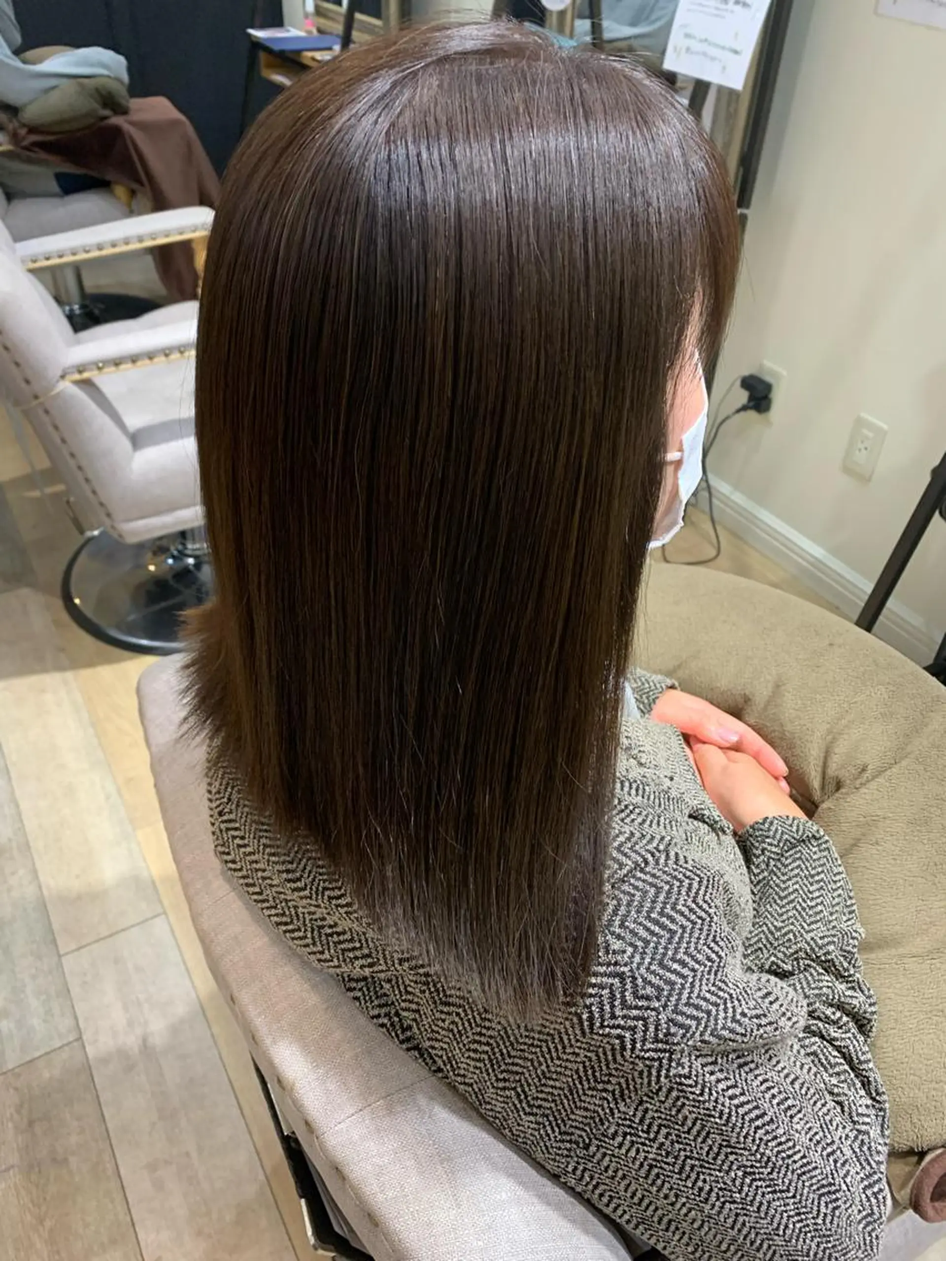 セミロング カラー アッシュ ベージュカラー 上田 紗也のヘアスタイル
