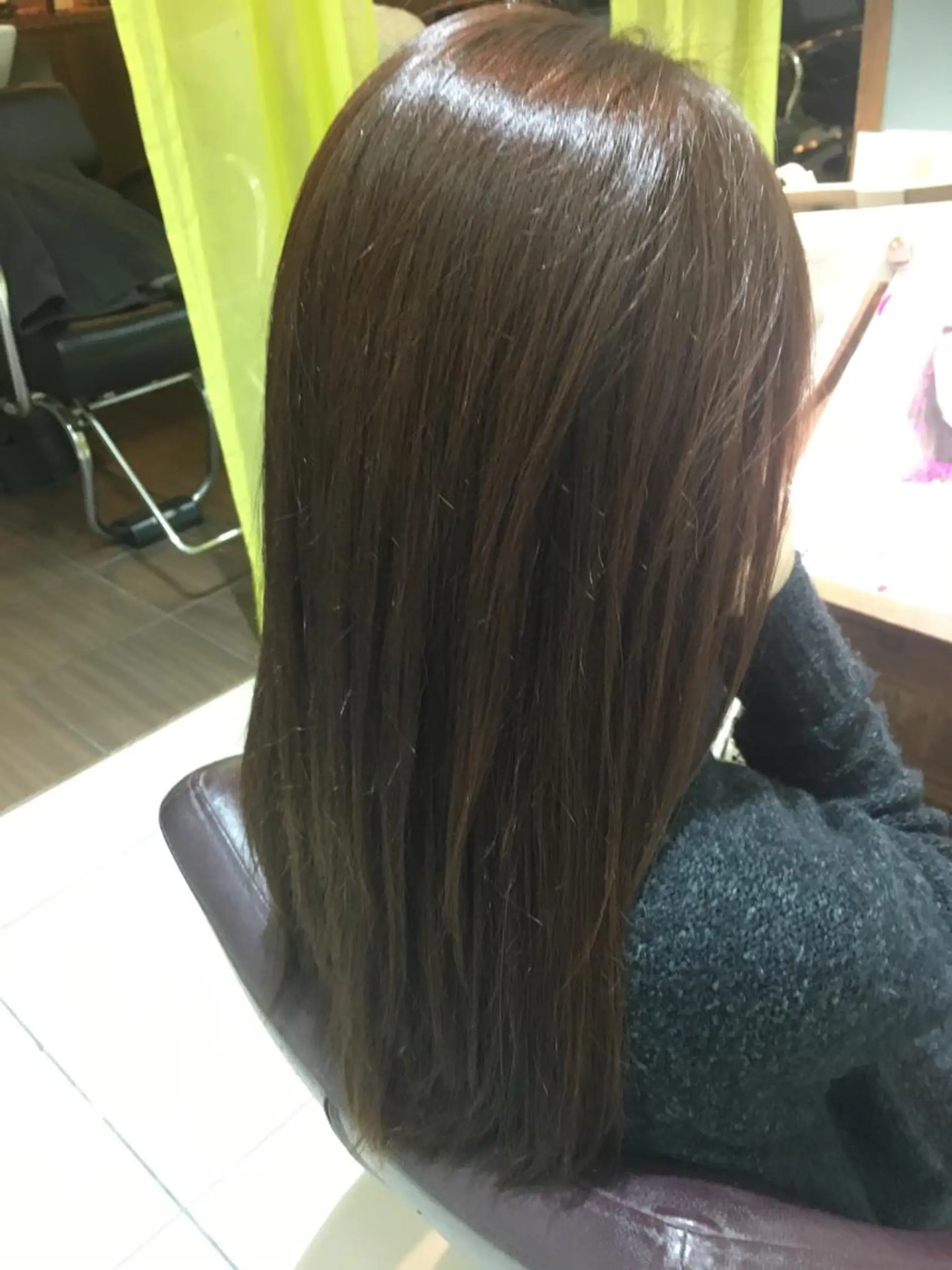 esse大阪茶屋町店所属・レイヤーカット 新井田陽寿のヘアスタイル