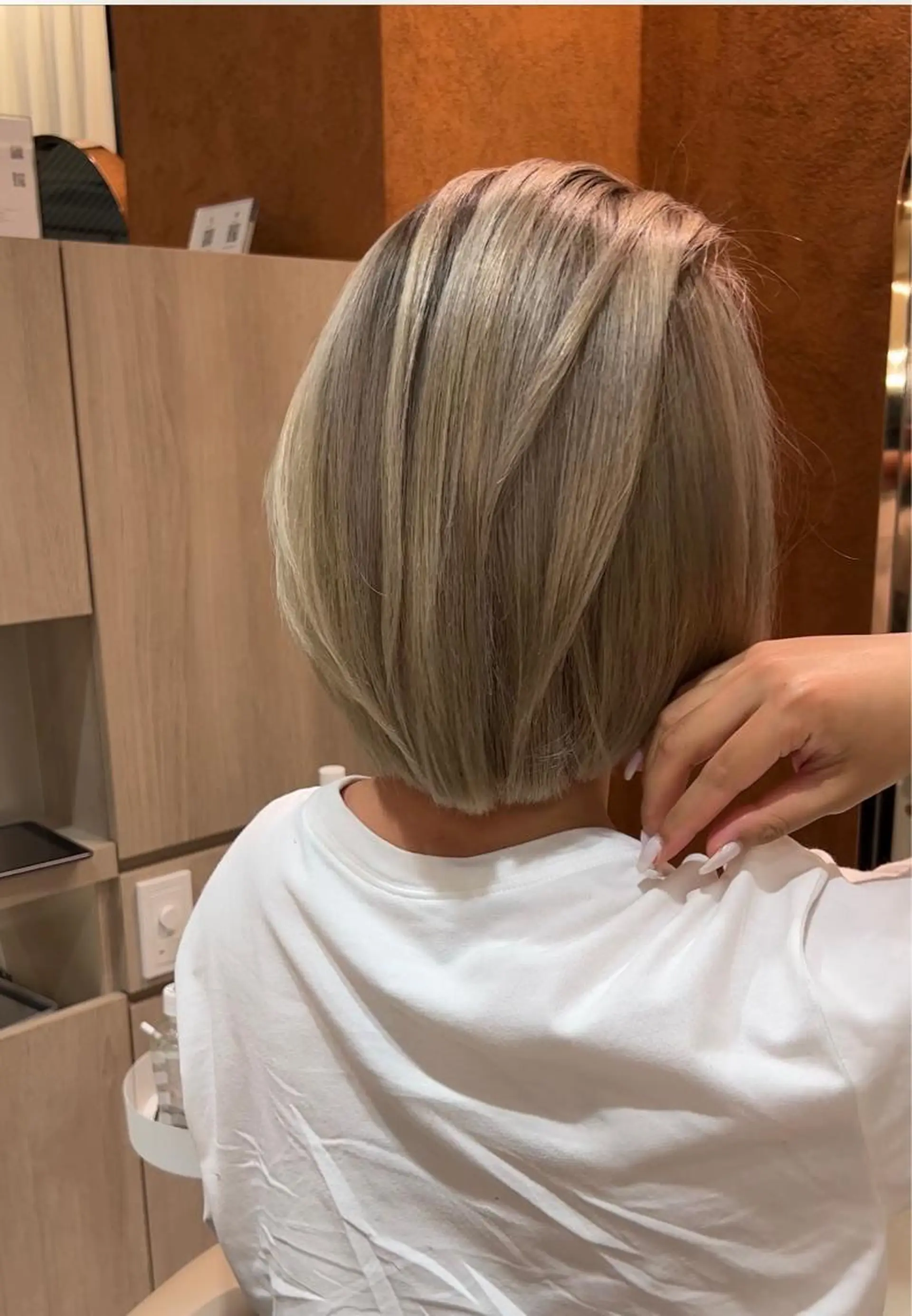 ミディアム ヘアカラー 顔タイプ診断®︎ ハイトーンカラーのヘアスタイル