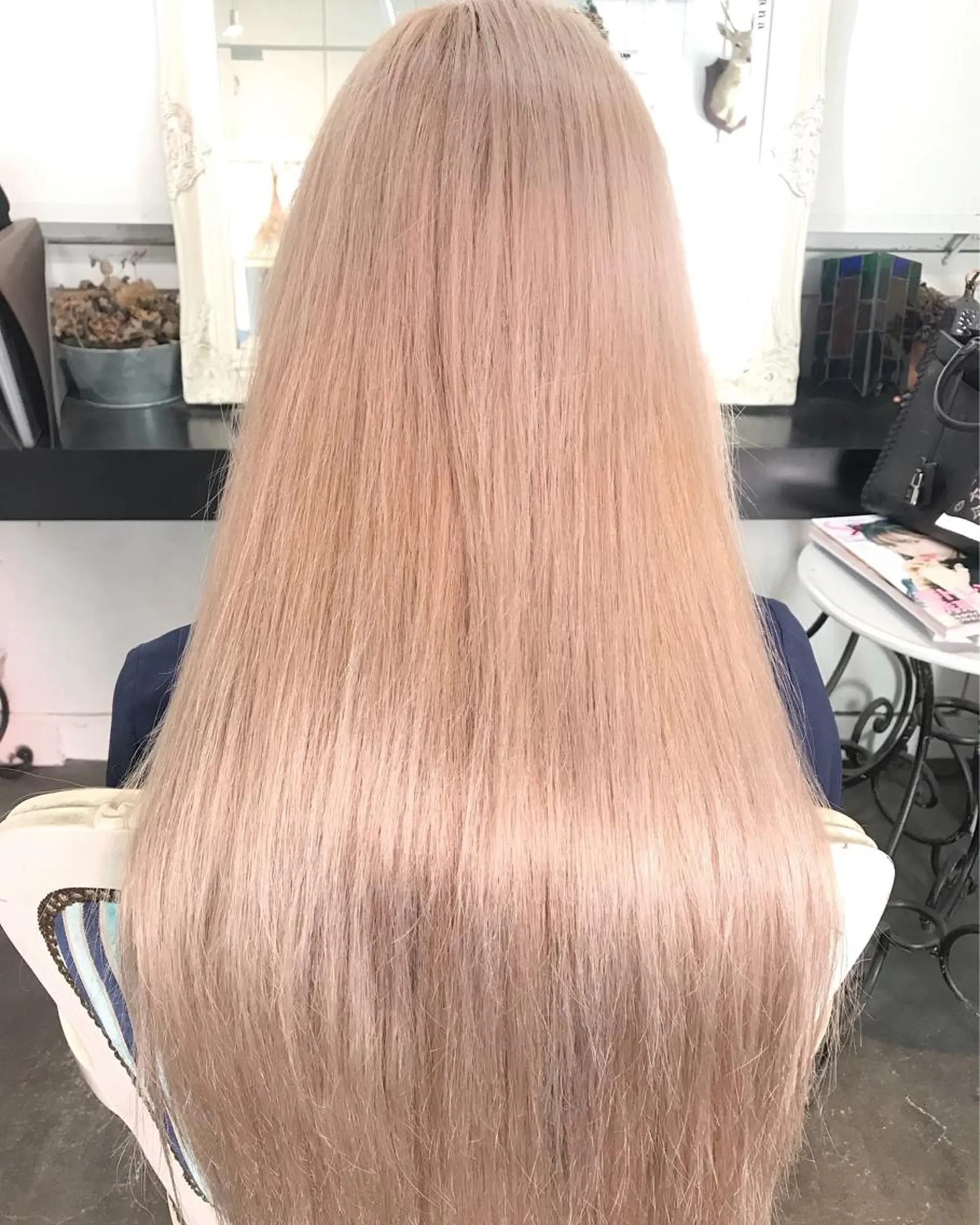 ロング カラー ヘアアレンジ お団子ヘア 切りっぱなしボブ バレイヤージュ ブリーチ デザインカラー Mariana/ 鶴原-ハイライトのヘアスタイル