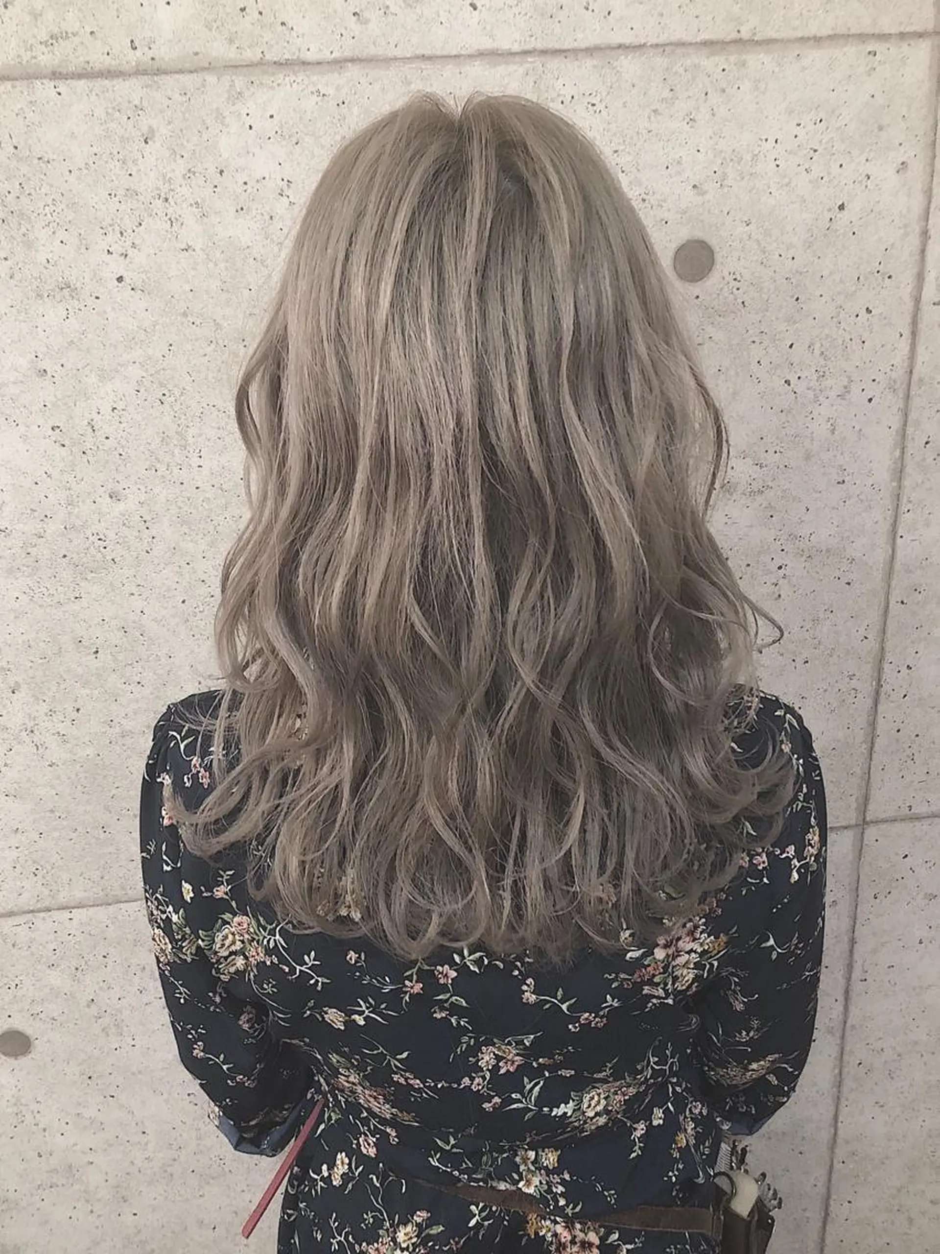 セミロング 韓国系ダブルカラー✨ ハイライト専門✨春日のヘアスタイル