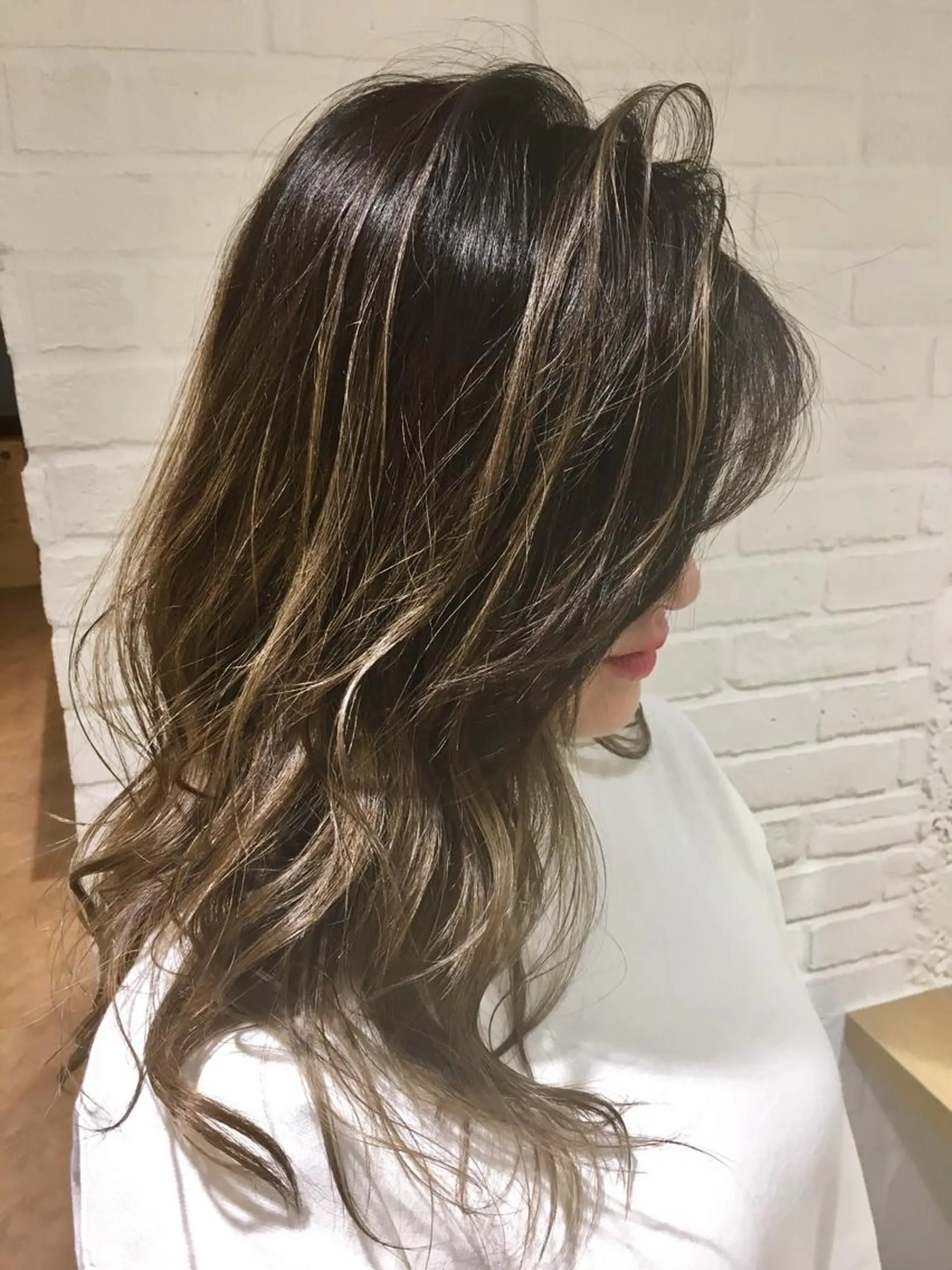 ロング カラー バレイヤージュ グラデーションカラー グレージュ レイヤーカット 💈平島 拓也💈のヘアスタイル