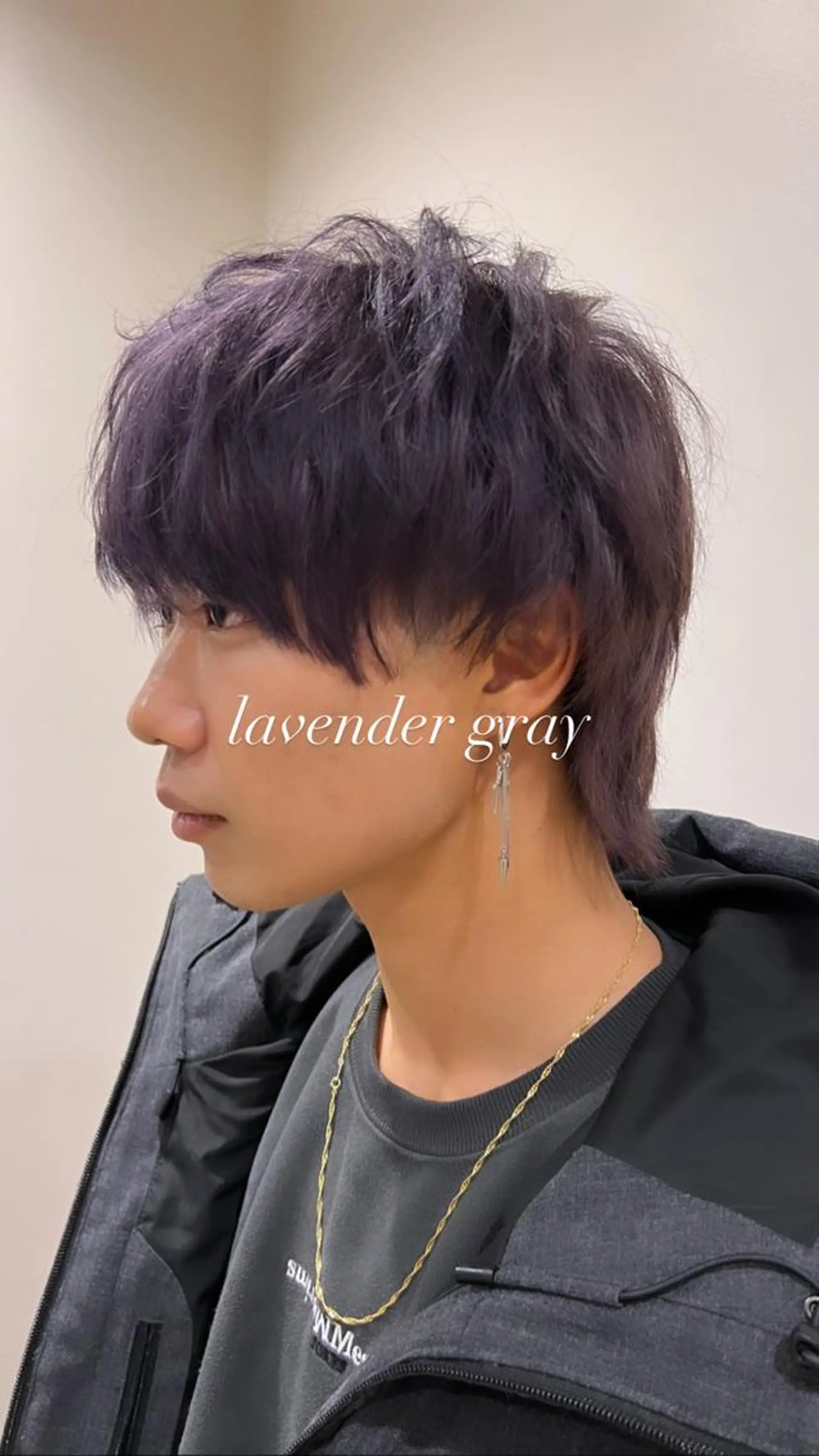 カラー メンズ ラベンダーカラー ラベンダーグレー オカベ ショウマのヘアスタイル