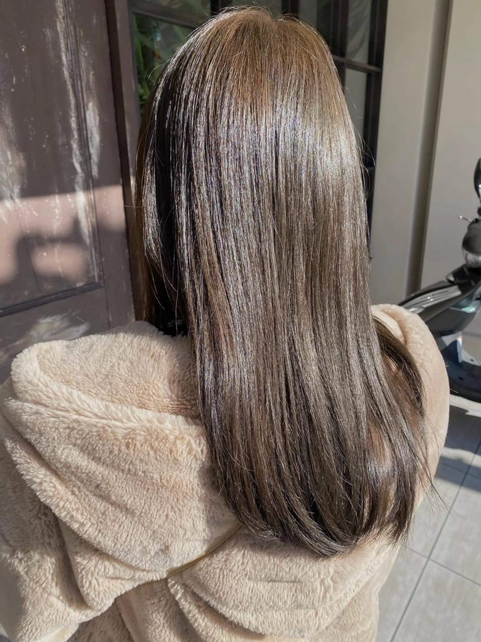 ロング カラー ブラウンカラー オリーブブラウン カット ヘアカラー トリートメント 川越 輝梨奈のヘアスタイル