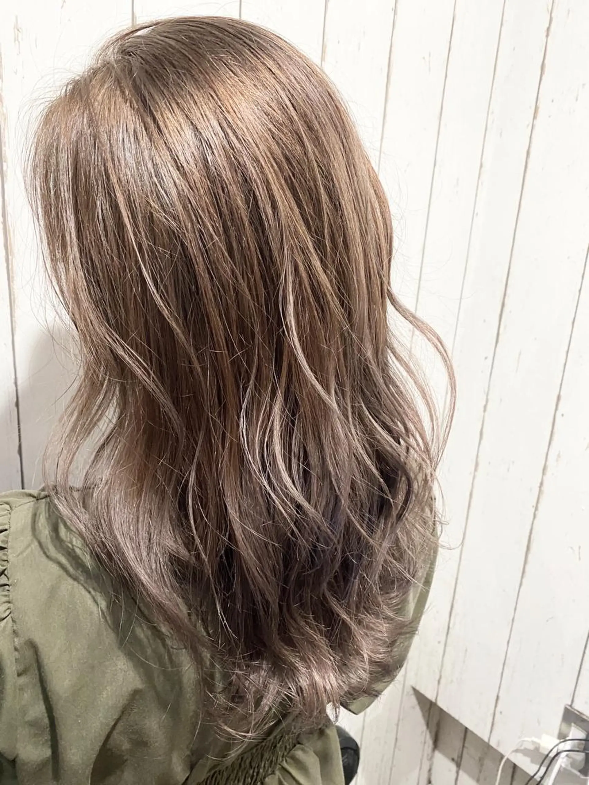 ミディアム カラー パーマ ヘアアレンジ ベージュカラー ブリーチ ヘアカラー トリートメント RecheRche【池袋】所属・👑指名率No.1 👑坂口飛翔のヘアスタイル