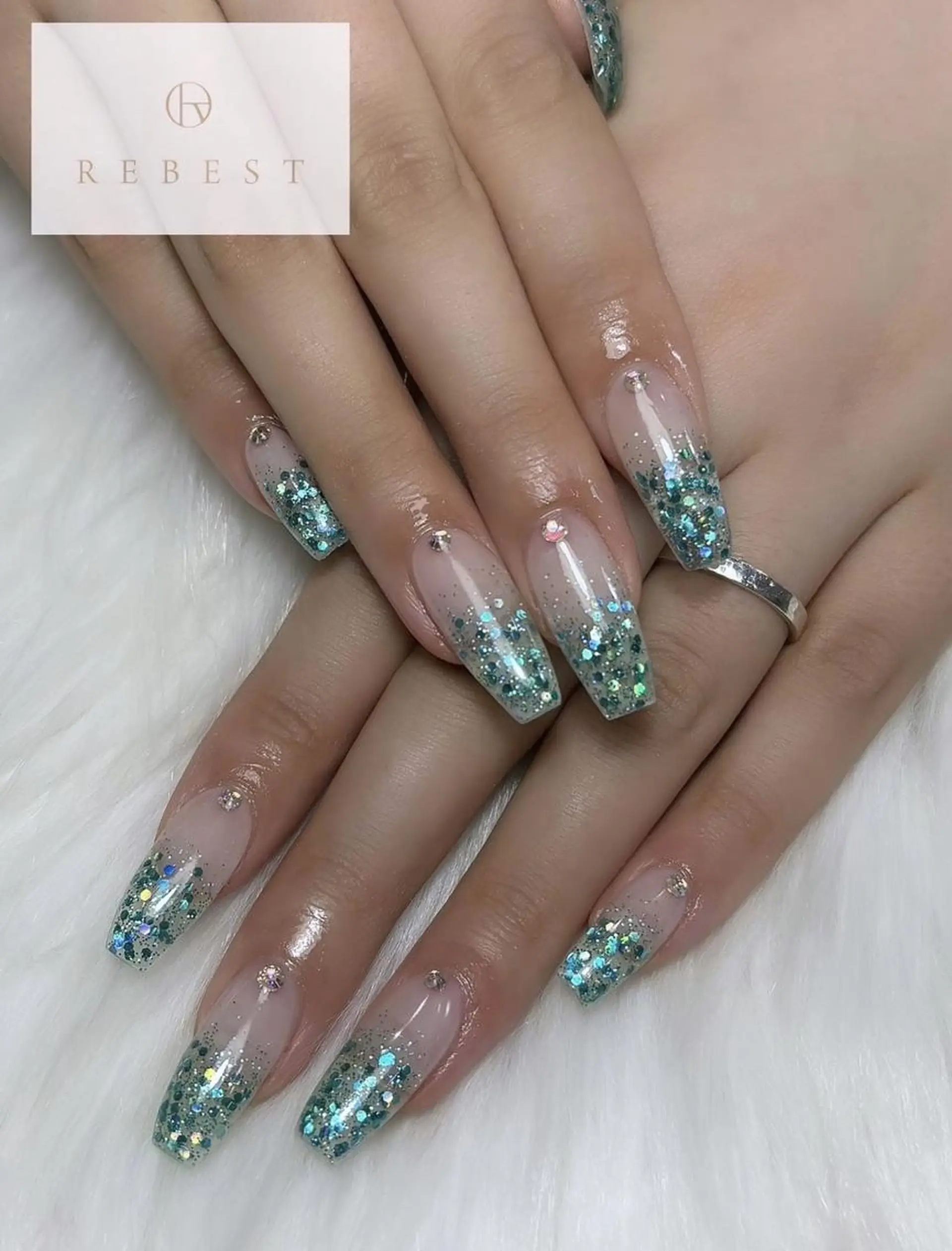 ネイル グラデーション ラメ(グリッター) ラメグラデーション REBEST 天王寺店💅wakaのネイルデザイン