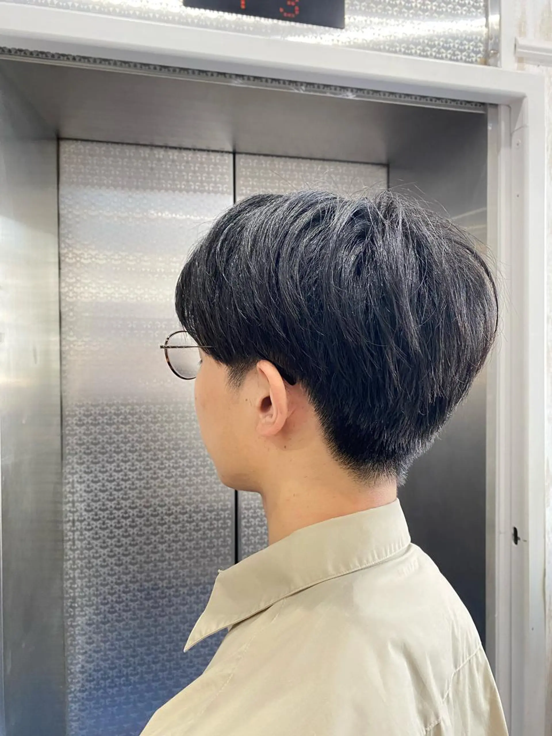 ショート メンズ センターパート ハイトーン・デザイン Shoseiのヘアスタイル