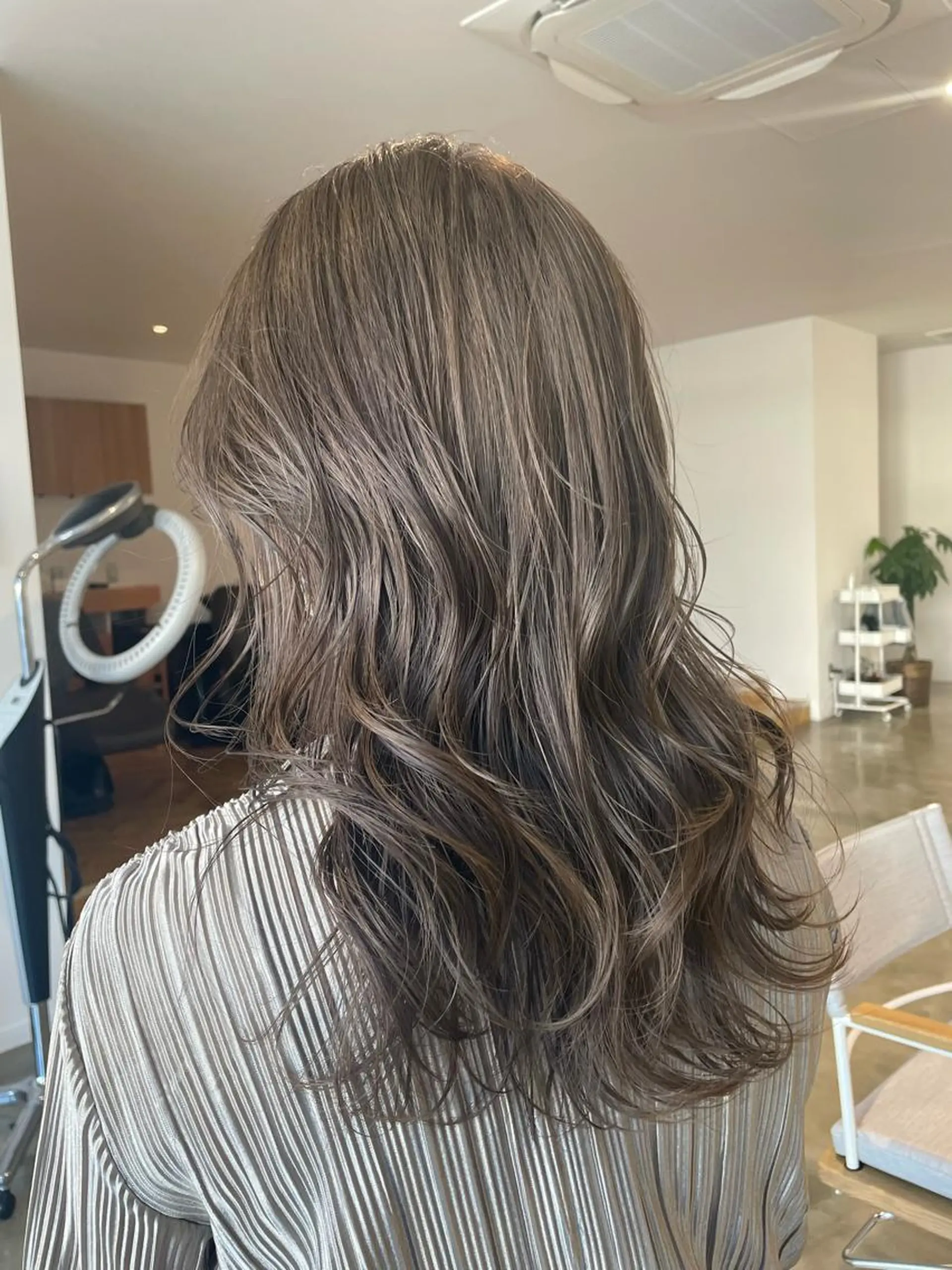 セミロング 鈴木 つかさのヘアスタイル