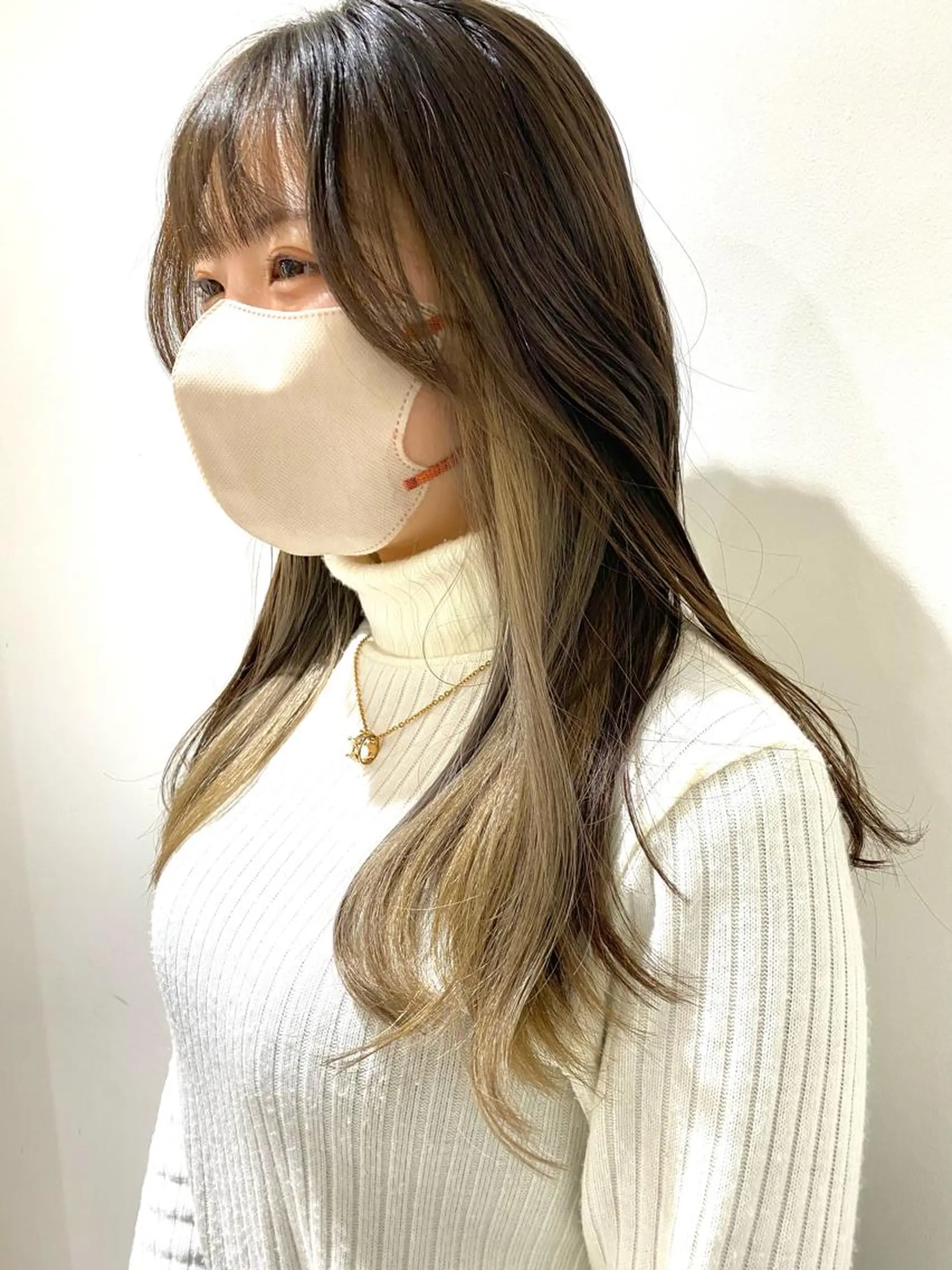 ミディアム 梅本 彩香のヘアスタイル